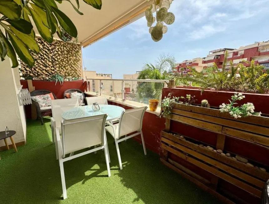 ✨ Piso con terraza, piscina, pádel y garaje en urbanización privada – Benalmádena ✨
