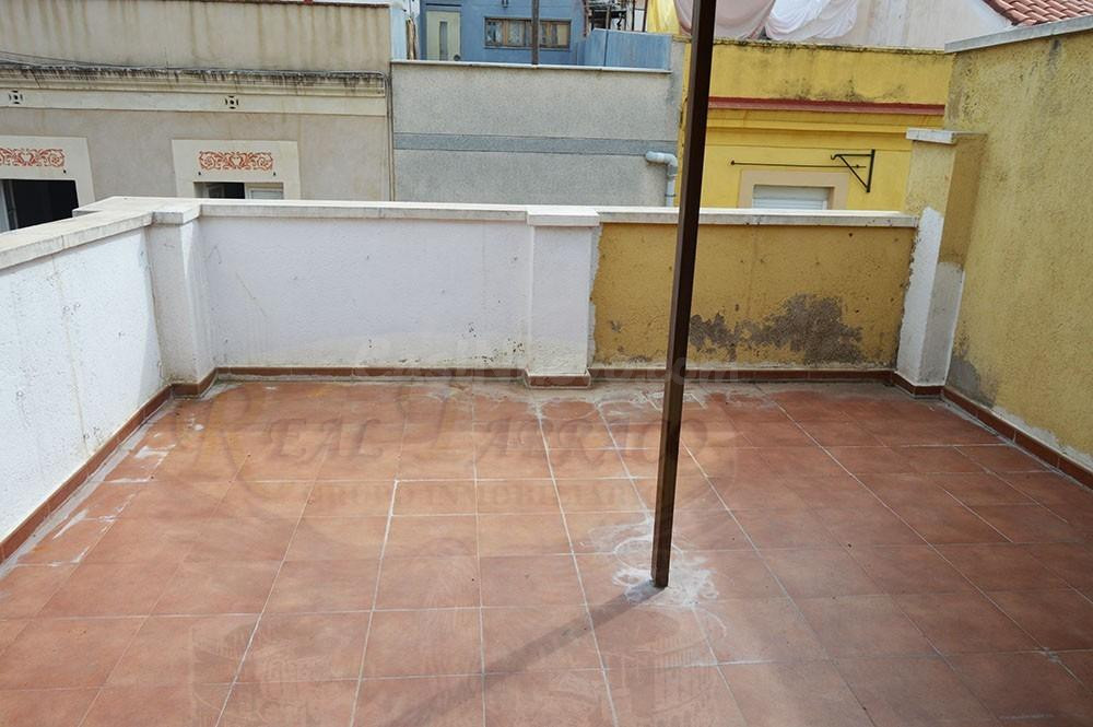 PISO CON OKUPA EN VENTA,PASE OFERTA !