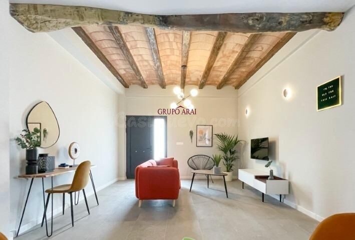 EXCLUSIVA VIVIENDA DE ESQUINA TOTALMENTE REFORMADA CON 179 m2, ALTILLO, TERRAZA Y ESPECTACULARES VISTAS A LA MONTAÑA
