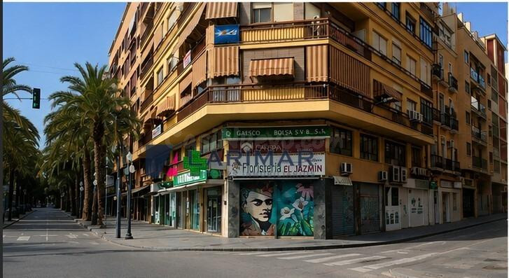 EXCEPCIONAL LOCAL COMERCIAL DE 328 m2 EN PLENO CENTRO DE ALICANTE. UN LIENZO EN BLANCO PARA HACER REALIDAD TU PROYECTO.