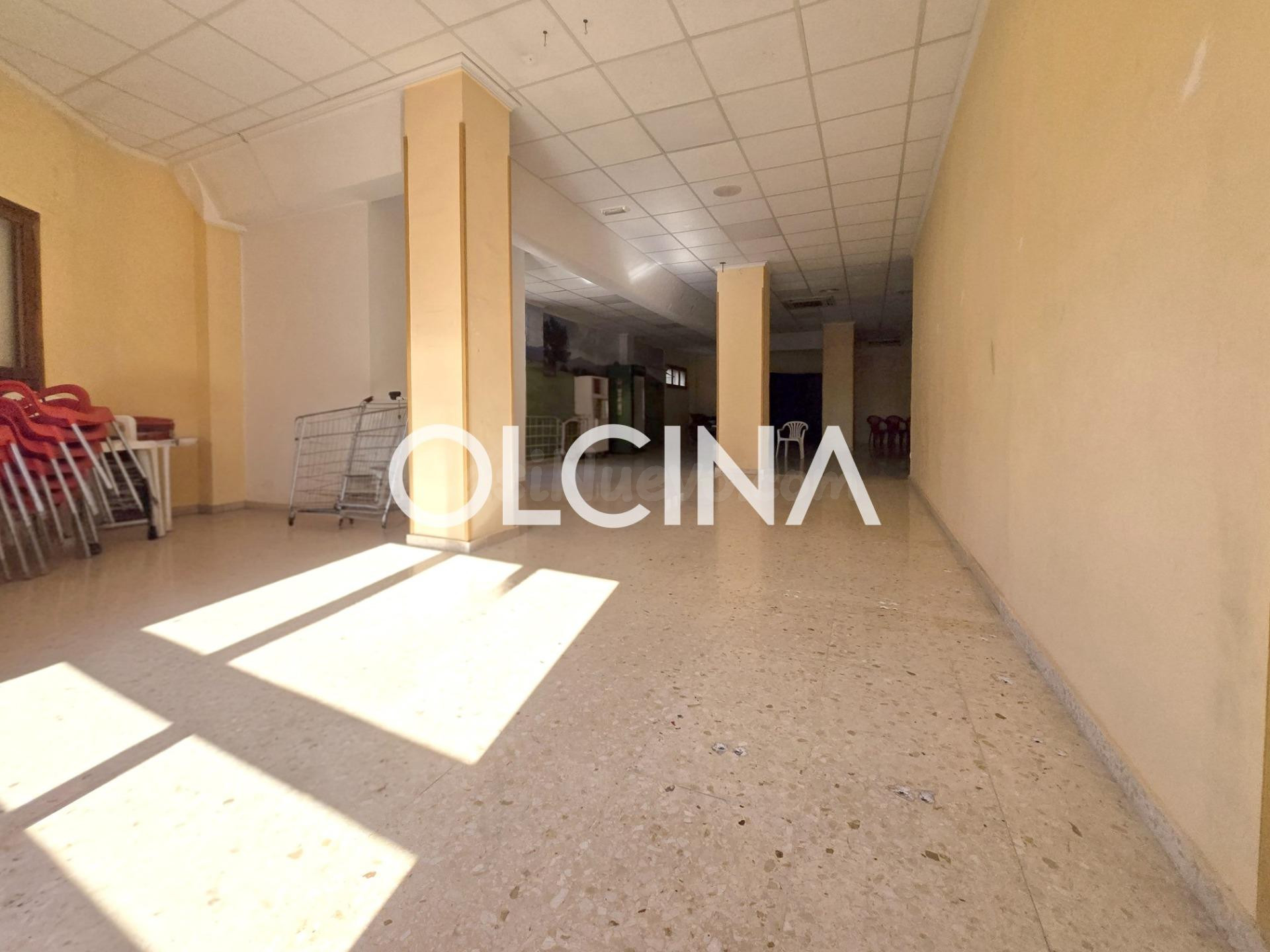 Amplio Local Comercial en Banyeres de Mariola - Oportunidad Única