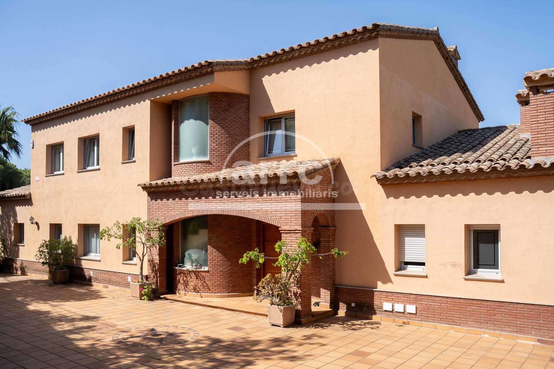 UNA VIVIENDA EXCEPCIONAL DONDE EL MEDITERRÁNEO SE CONVIERTE EN PARTE DE TU HOGAR