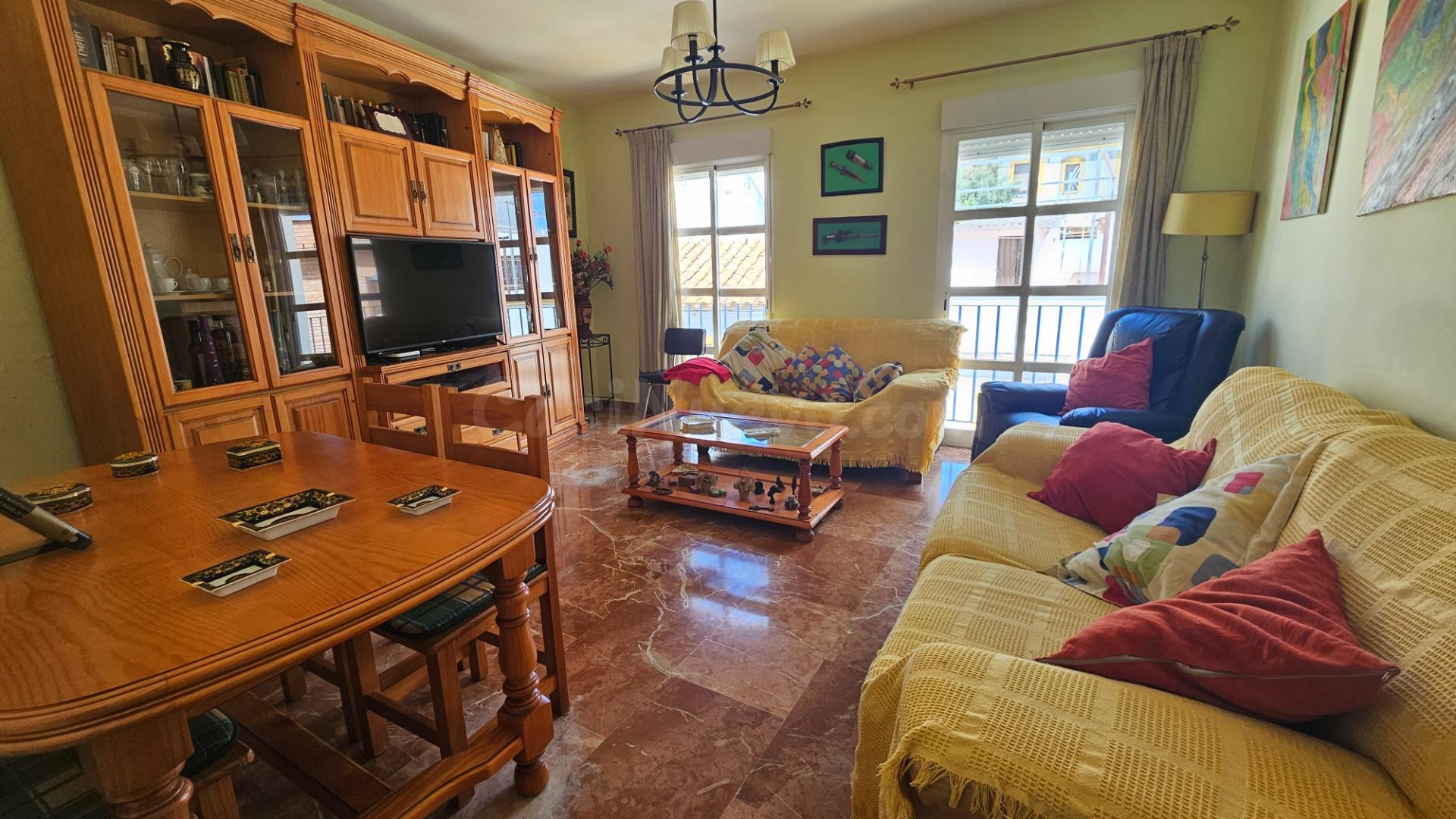 Adosado con vistas al Castillo y piscina comunitaria - foto 2