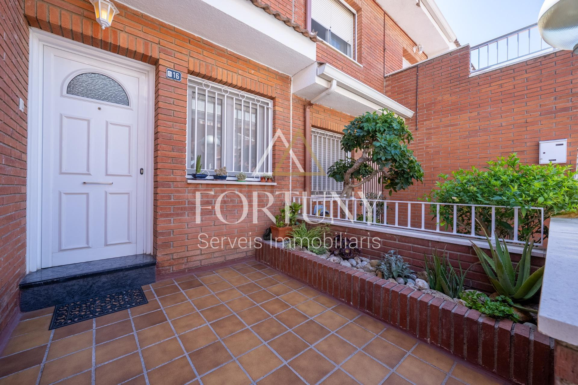 Casa adosada en venta, calle Formigosa en Reus. - foto 2