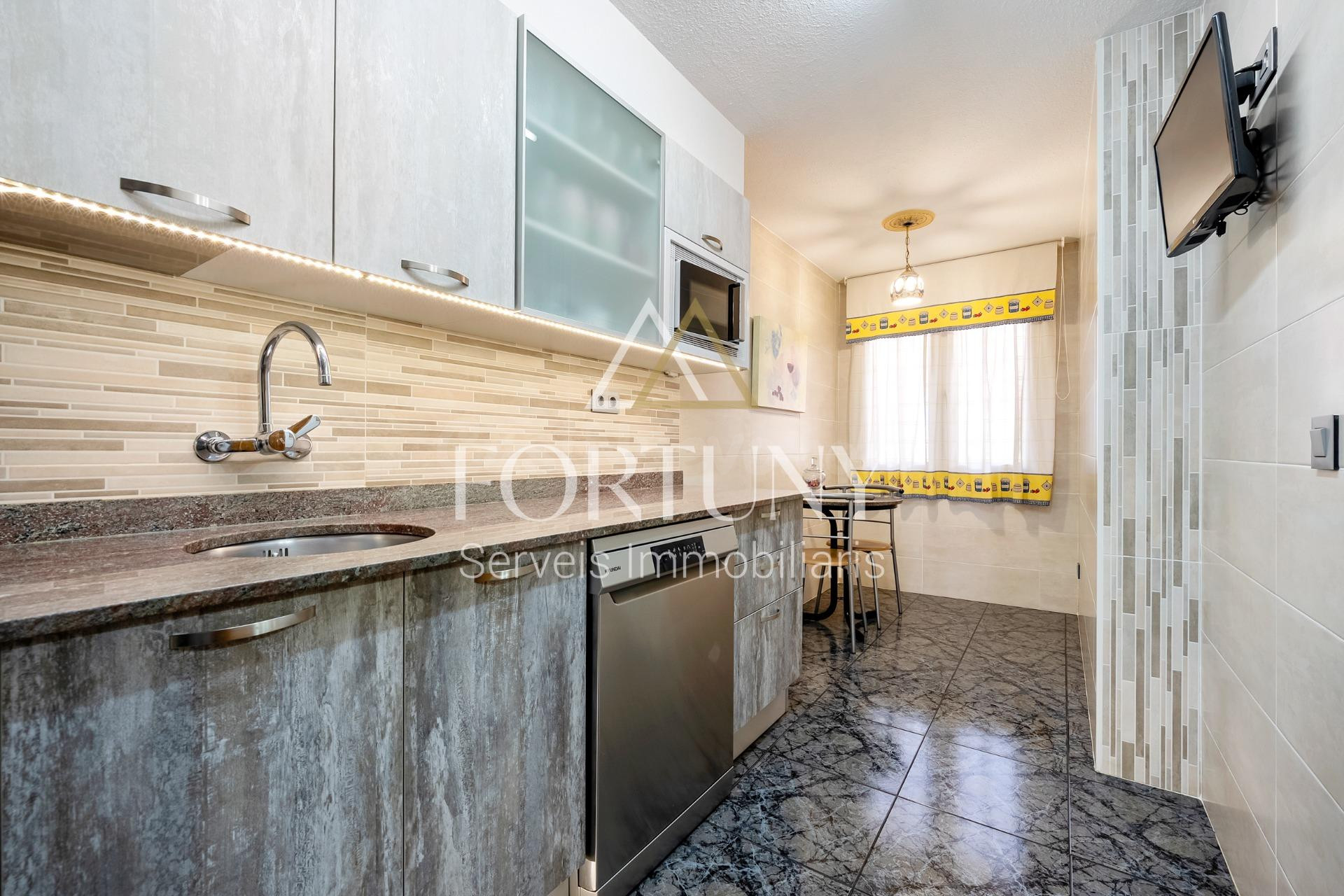 Casa adosada en venta, calle Formigosa en Reus. - foto 4