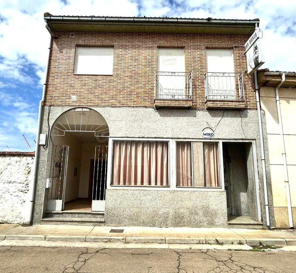 Encantadora Casa en Bercianos del Páramo, Ideal para Ocio y 