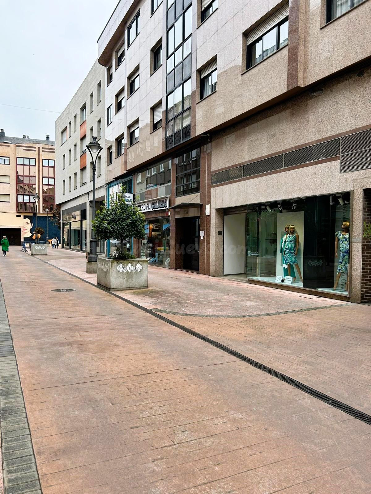 Oportunidad de Inversión: Garaje en el Corazón de Ponferrada