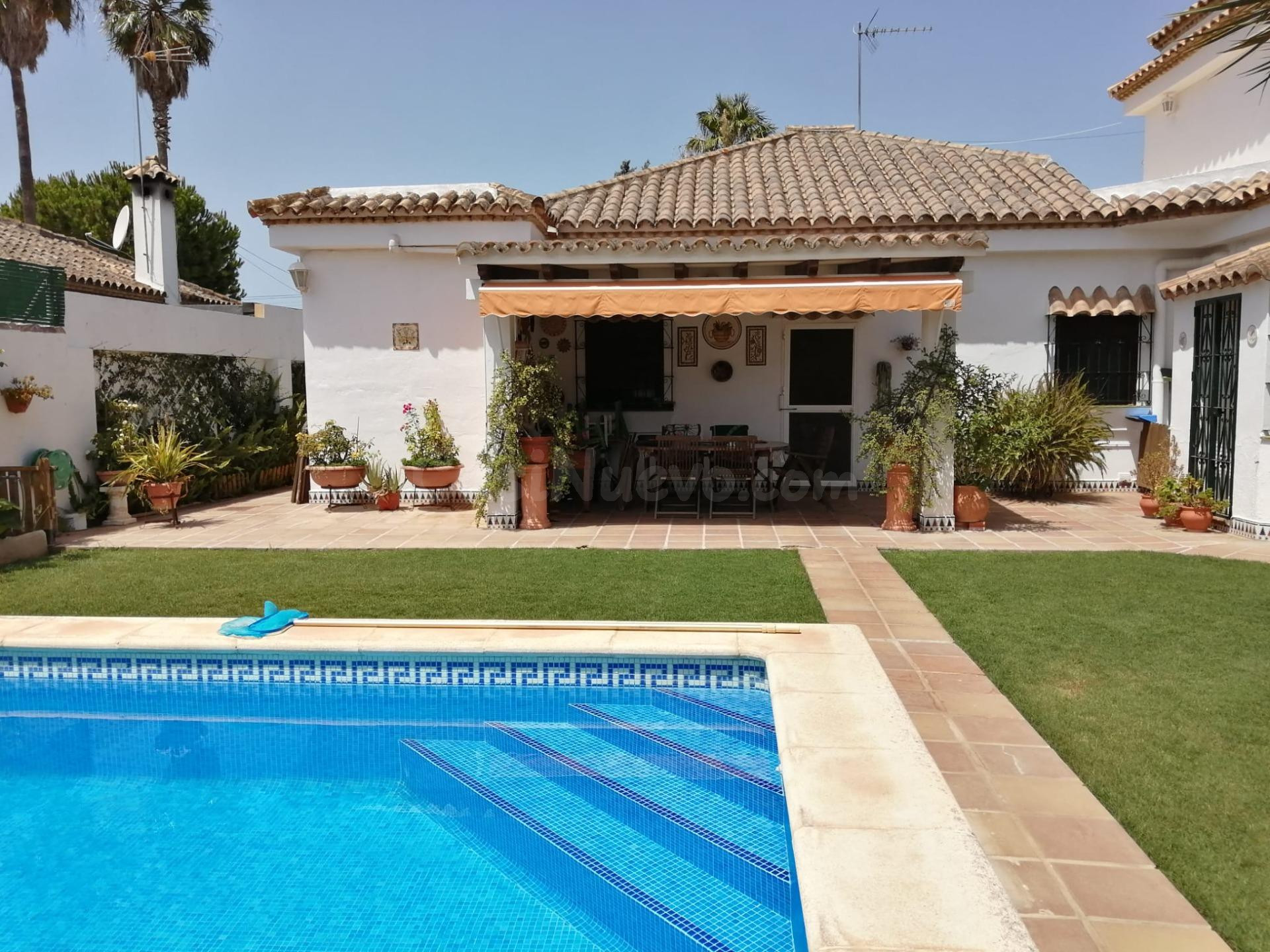 GRAN CHALET ZONA ALMENDRAL 6 HAB 2 BAÑOS PISCINA Y GARAJE DE 50 M2 CERRADO
