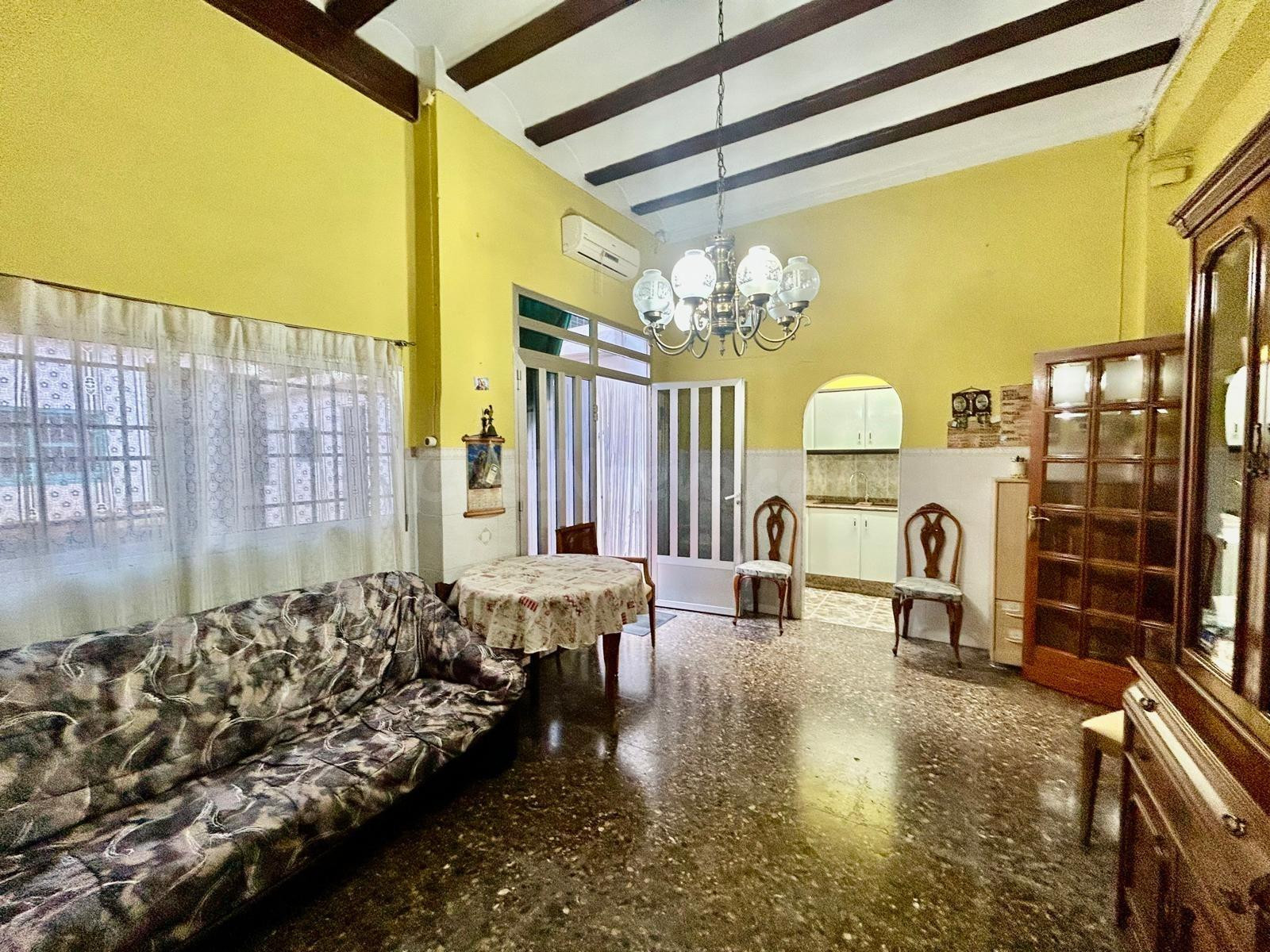 CASA EN ALBAL...CON MUCHAS POSIBILIDADES DE MEJORAS...IDEAL  - foto 2