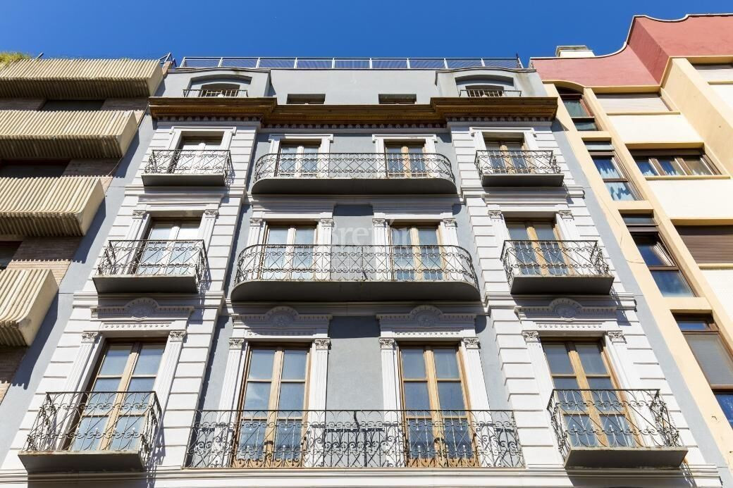 Exclusivo ÁTICO CON TERRAZA DE 90m2 junto a Paseo Independen