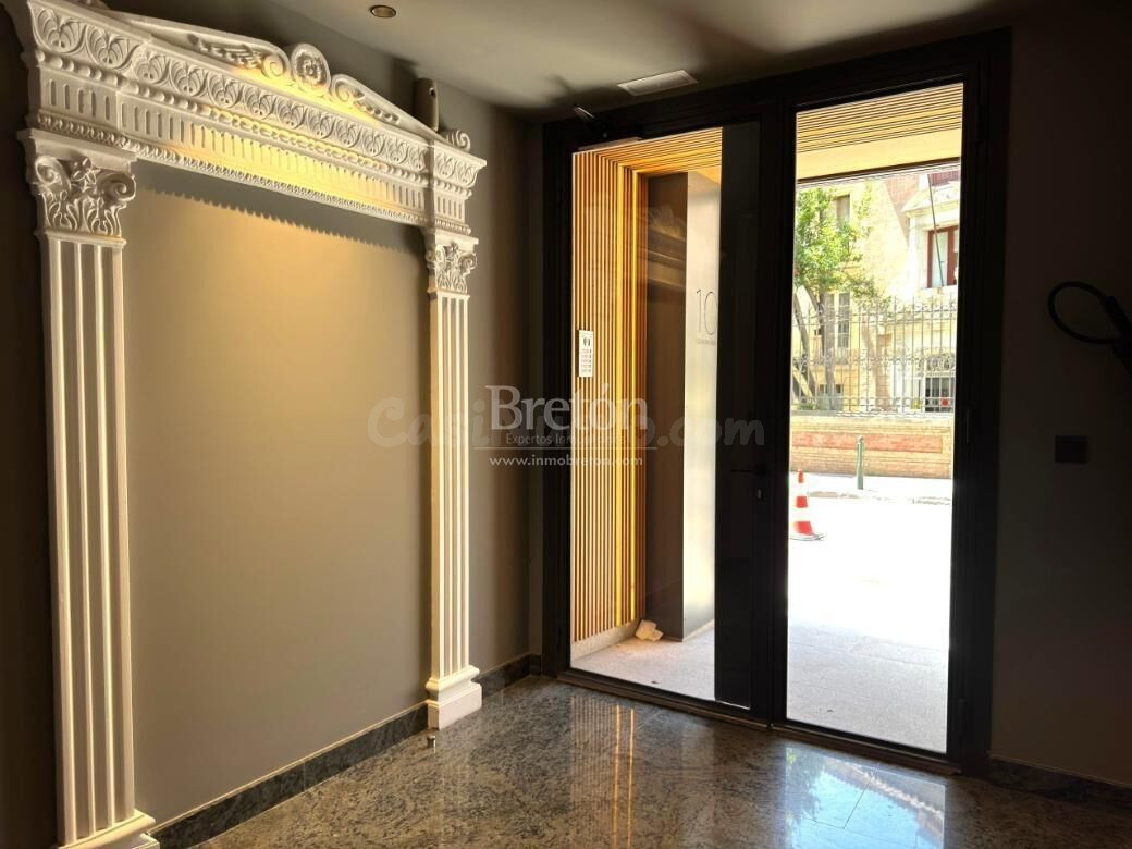 Exclusivo ÁTICO CON TERRAZA DE 90m2 junto a Paseo Independen - foto 3