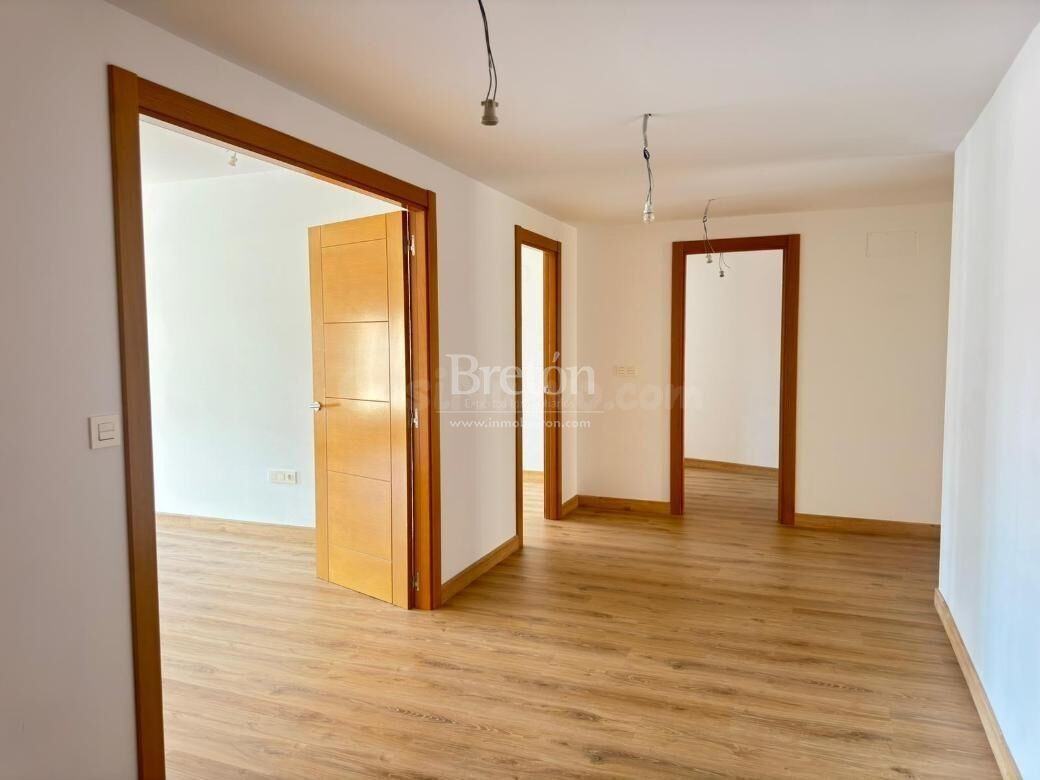 Exclusivo ÁTICO CON TERRAZA DE 90m2 junto a Paseo Independen - foto 5