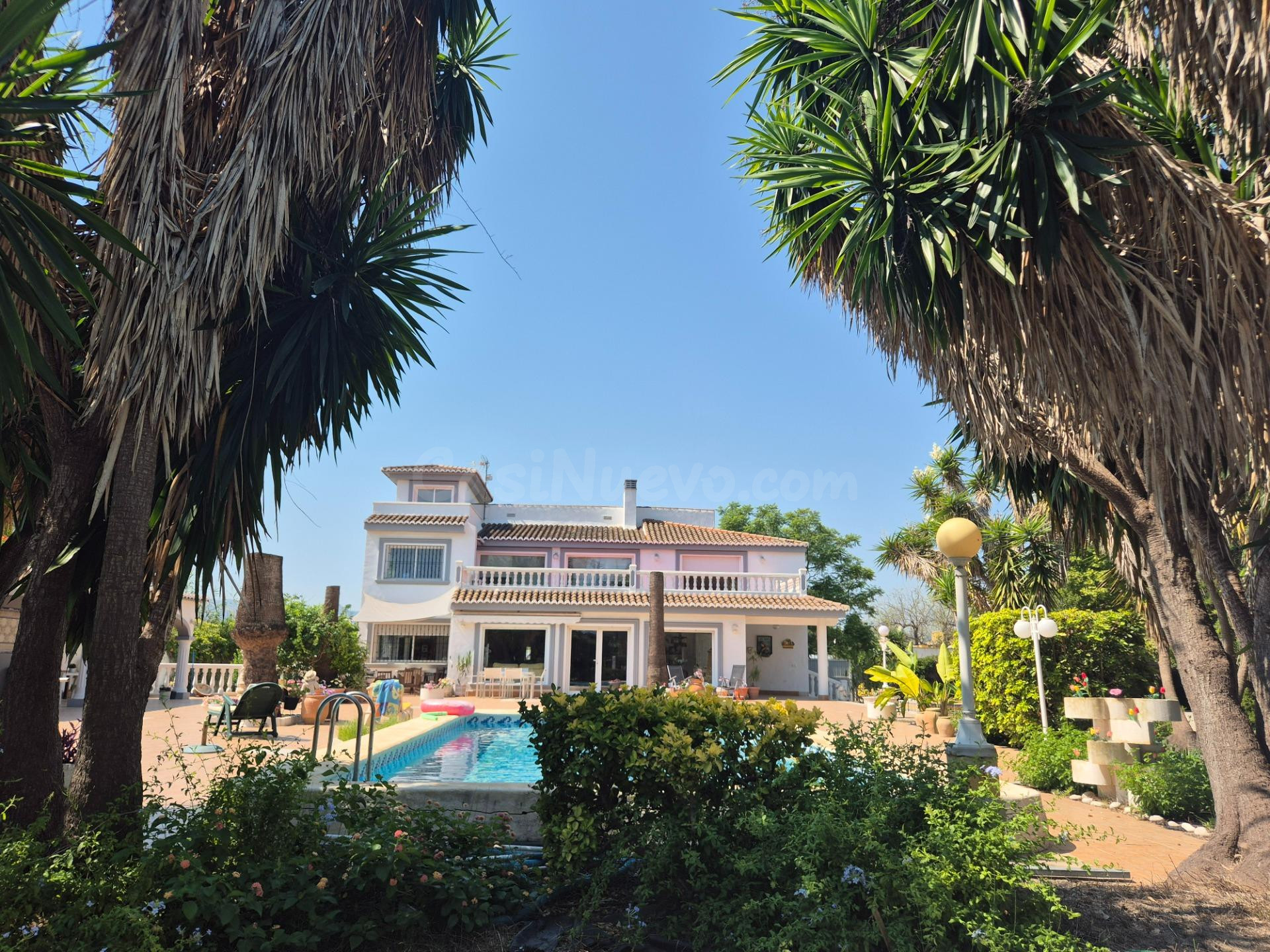 PRECIOSO CHALET EN OLIVA NOVA (VALENCIA)
