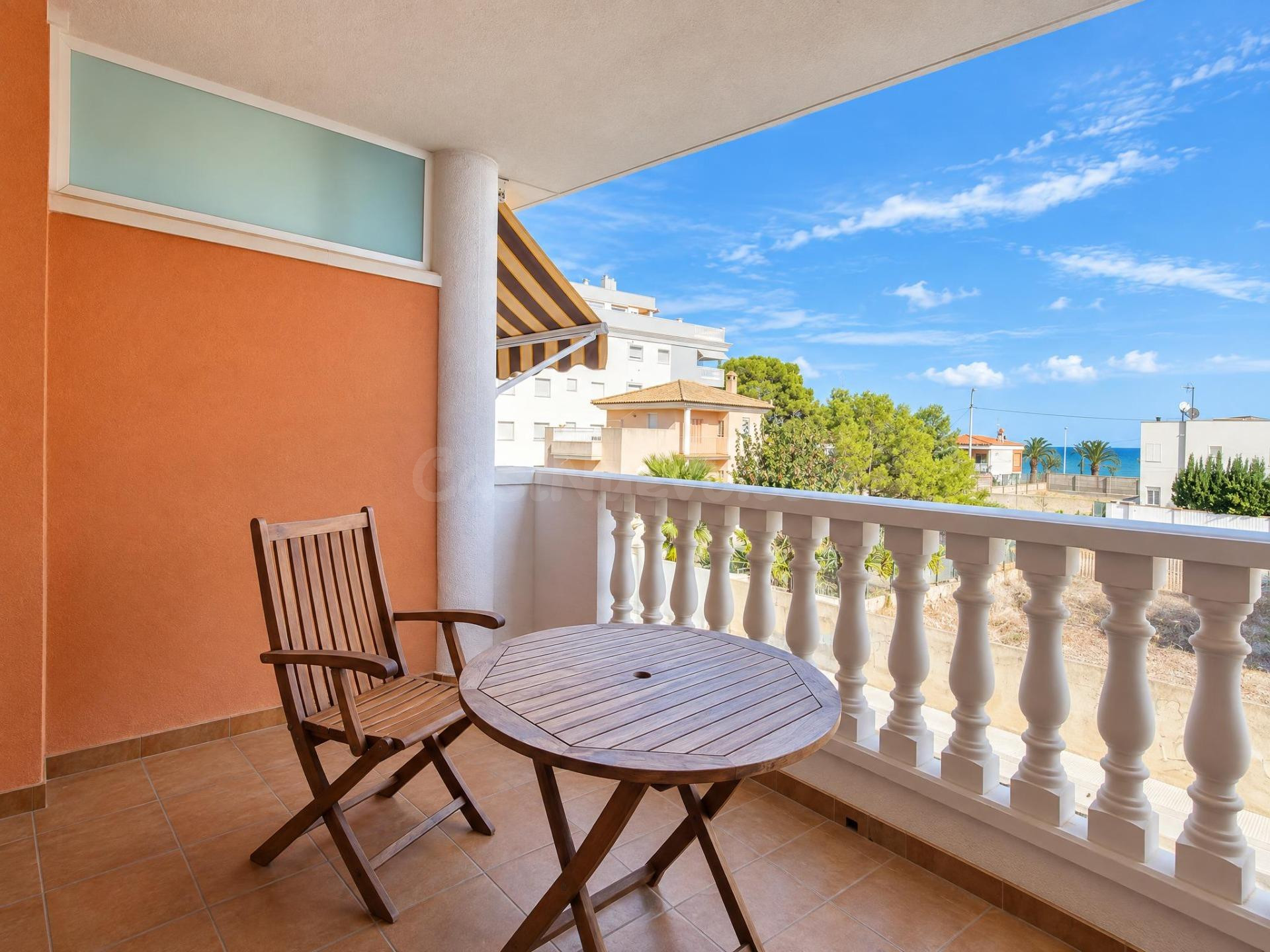 UNA TERRAZA FRENTE AL MAR Y DOS PISCINAS DONDE TERMINA EL EDIFICIO!!