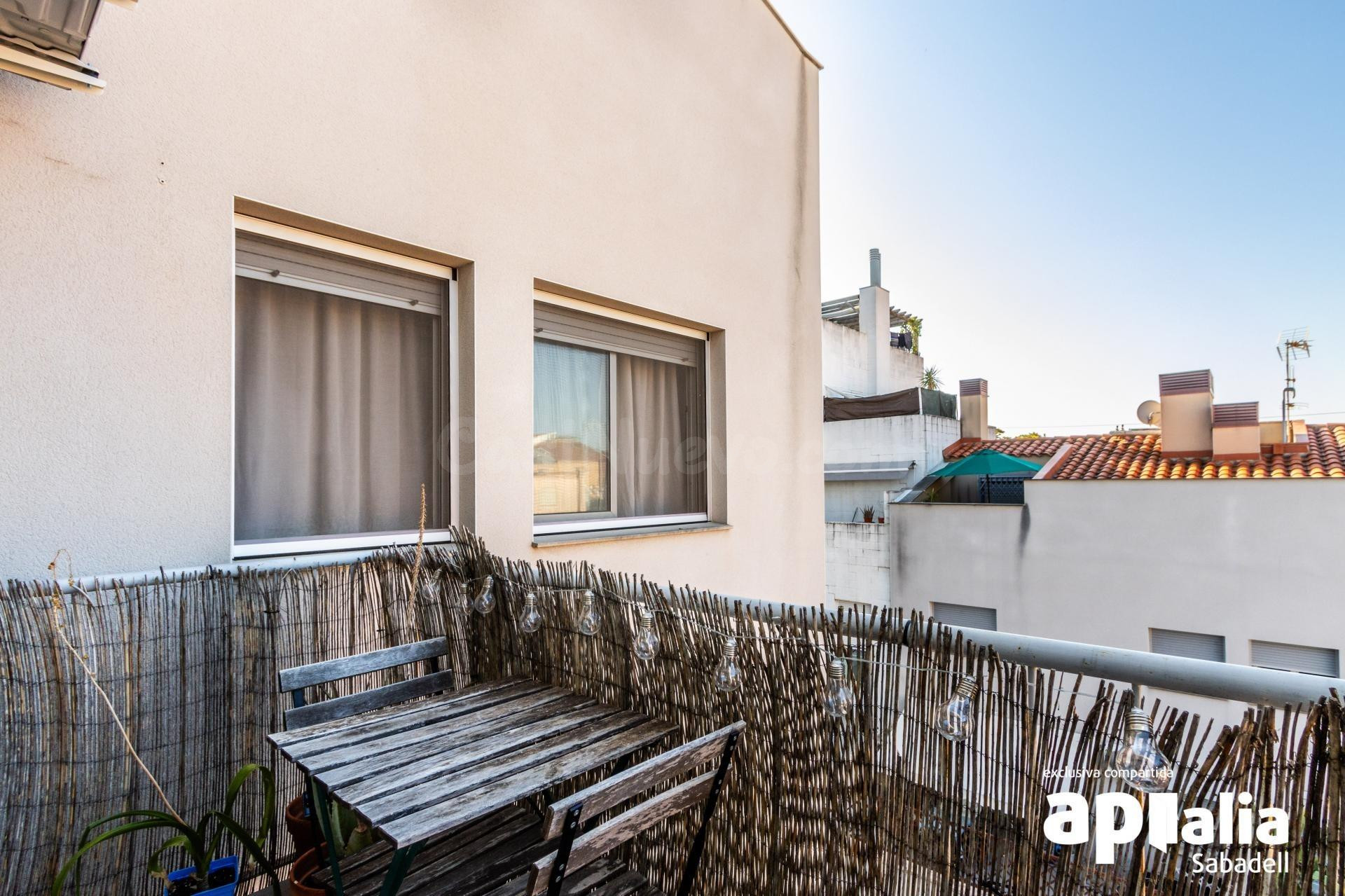 Ático dúplex de 120 m2 con terraza íntima y vistas despejada - foto 3