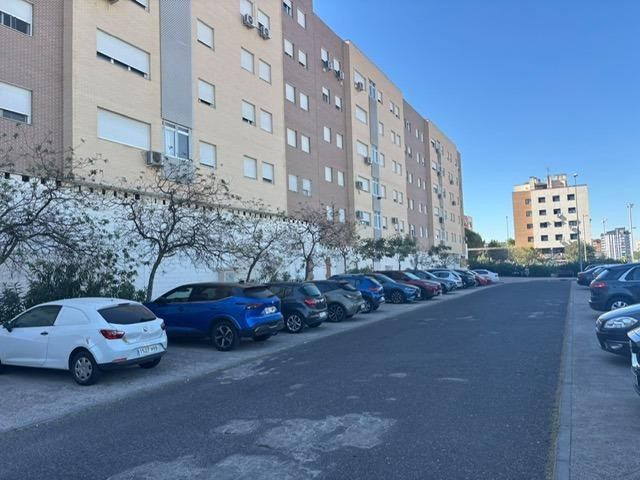 LOCALES EN POLIGONO RESIDENCIAL - foto 4