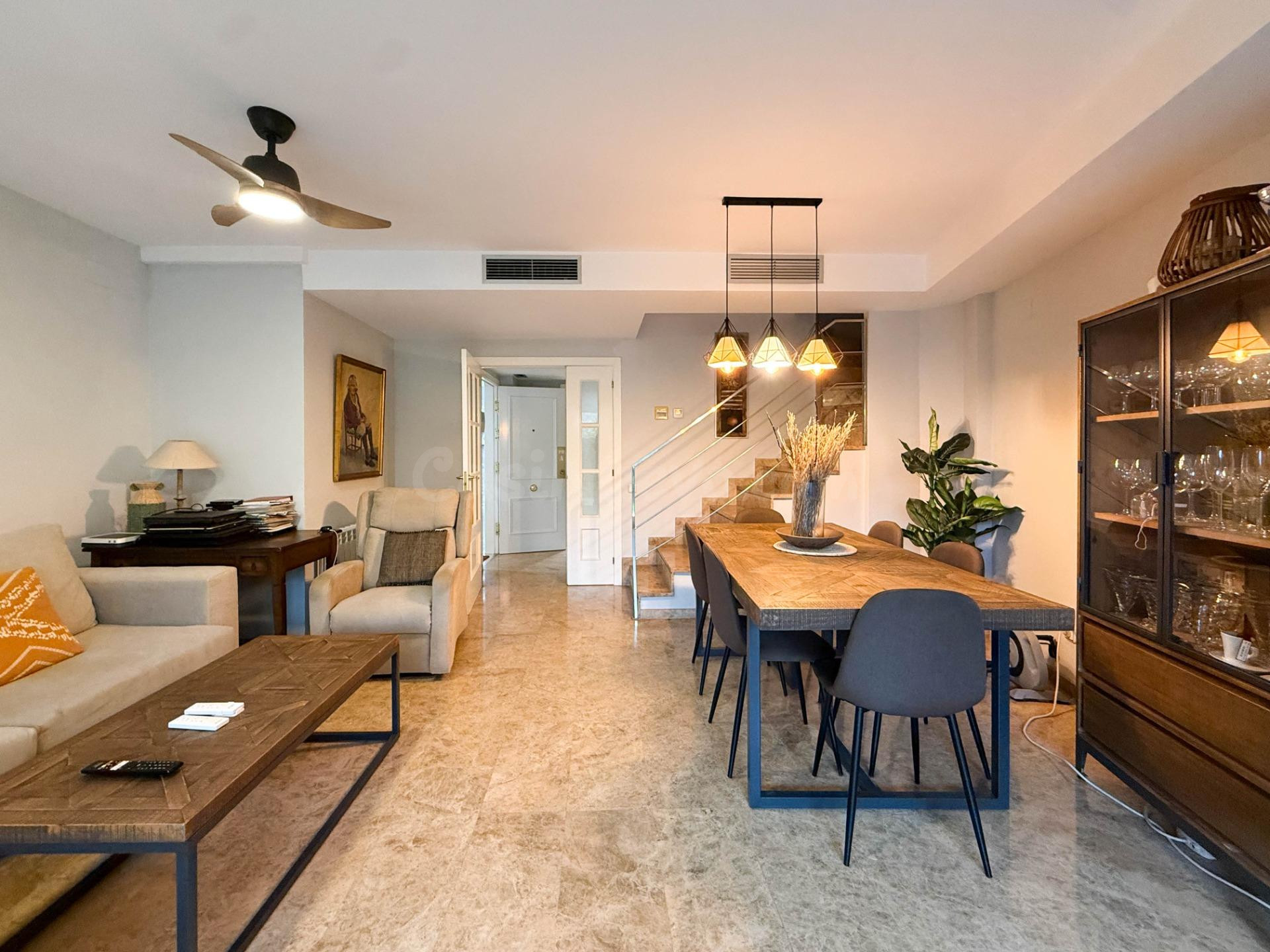 Fantástica Vivienda Dúplex con Jardín en Sitges!
