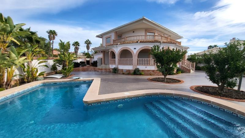 ☀️ Exclusivo Chalet de Estilo Mediterráneo con piscina privada en Ciudad Quesada - Rojales (Costa Blanca)
