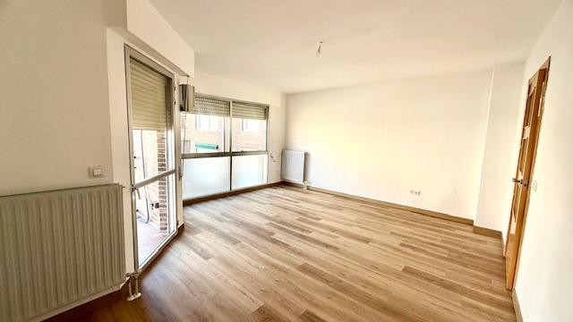 TOLEDO ZONA BUENAVISTA, PISO LUMINOSO, 4 DORMITORIOS, 2 BAÑOS, SIN MUEBLES, GARAJE, ASCENSOR