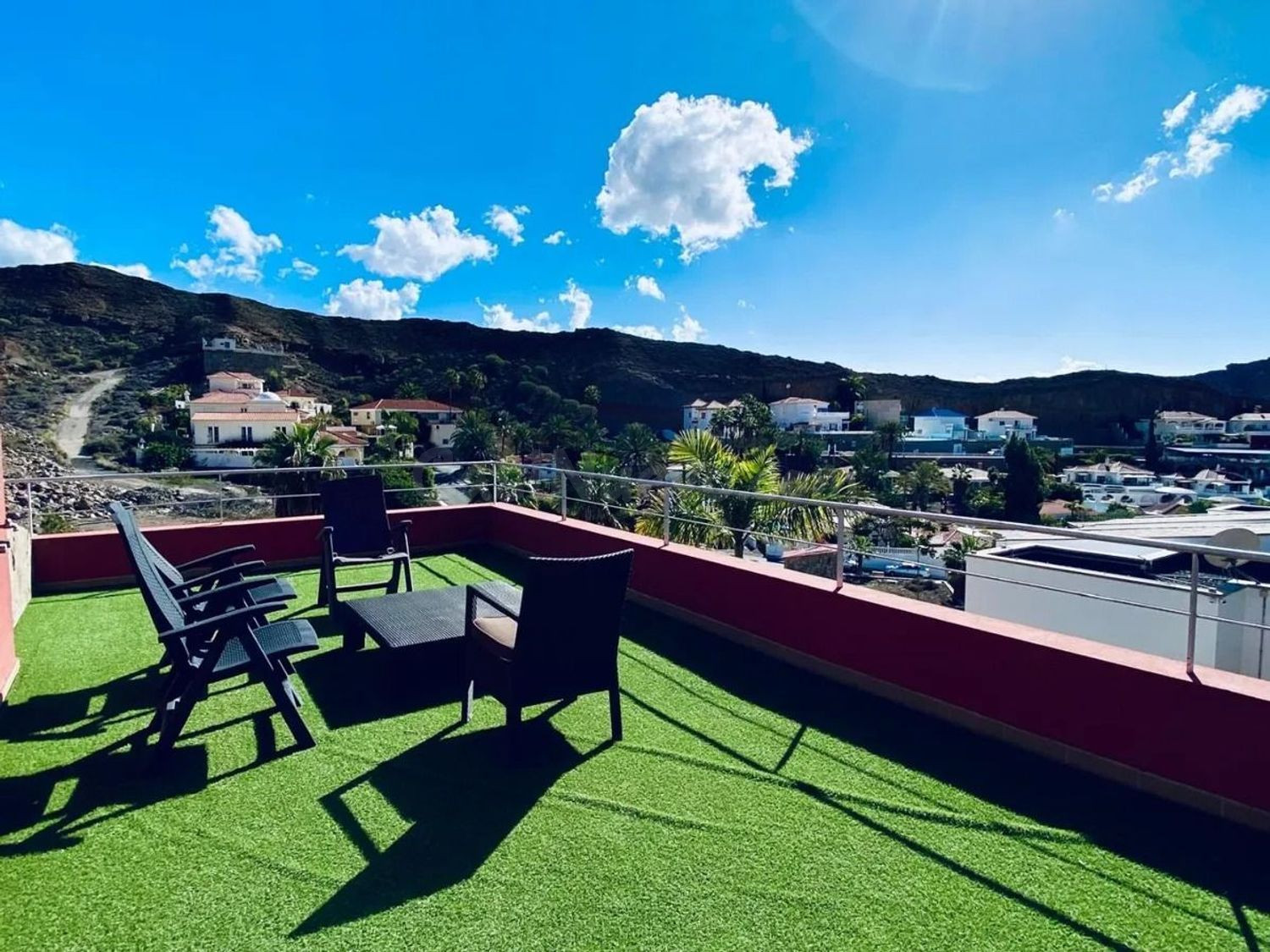 Canarias Paradise Real Estate les presenta - Villa reformada de 4 dormitorios con vistas al mar y jacuzzi privado en Tauro