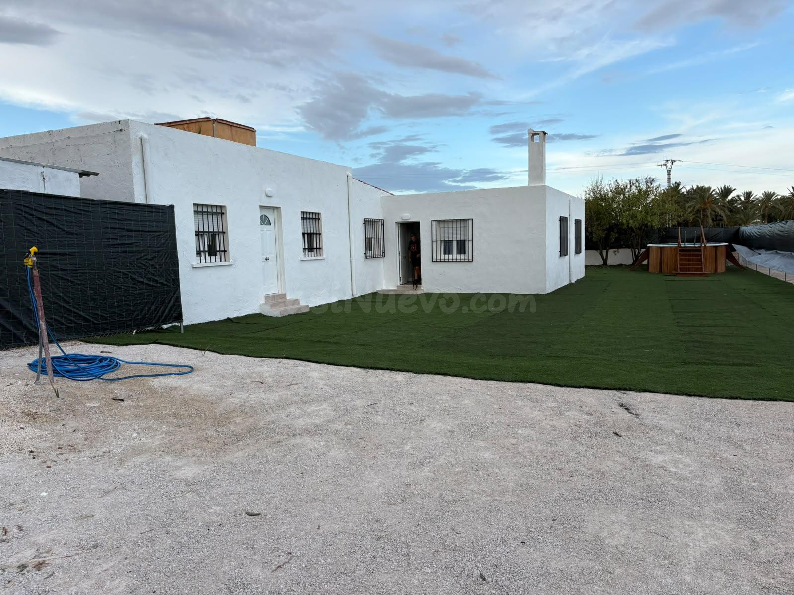 Te ofrecemos esta propiedad junto Centro Comercial Aljub y Bomberos con más de 1.000 metros de terreno y 2 casas independientes para disfrutar en familia!!!!