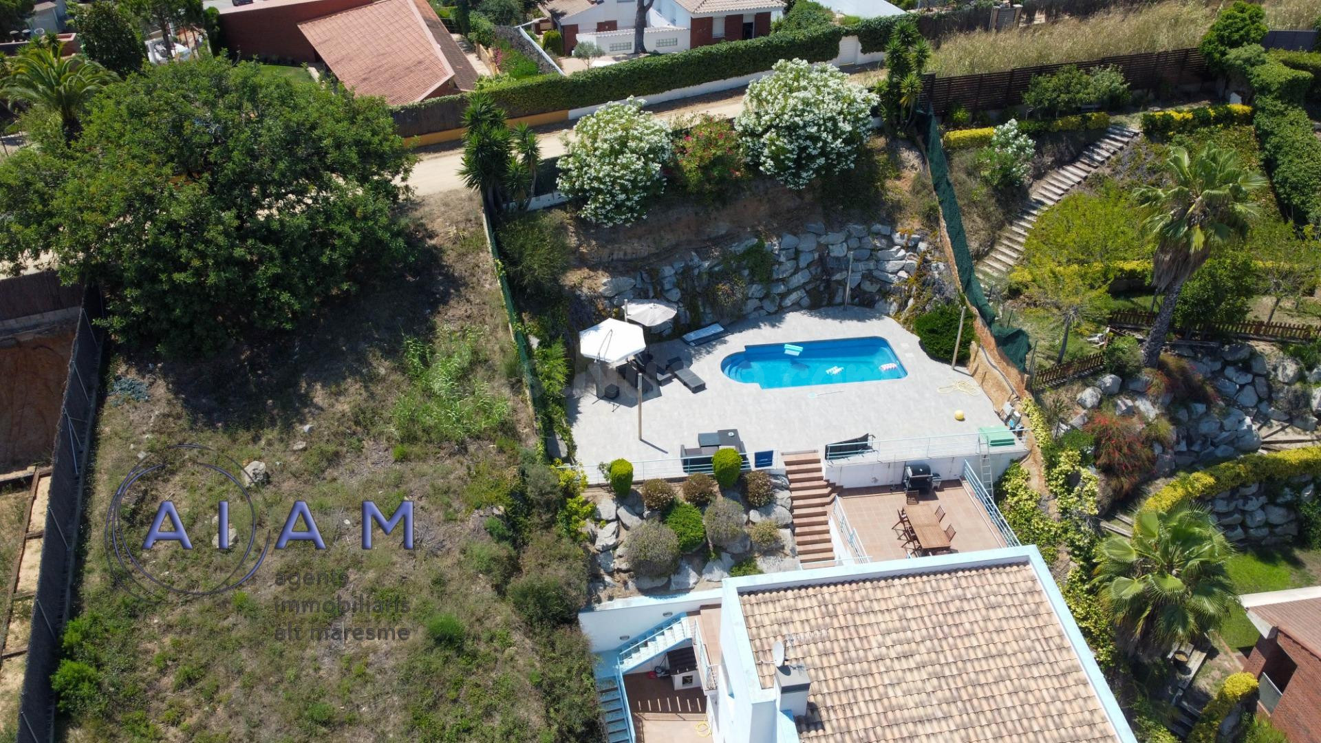 Parcela para construïr una casa de 680m2 con vistas al mar