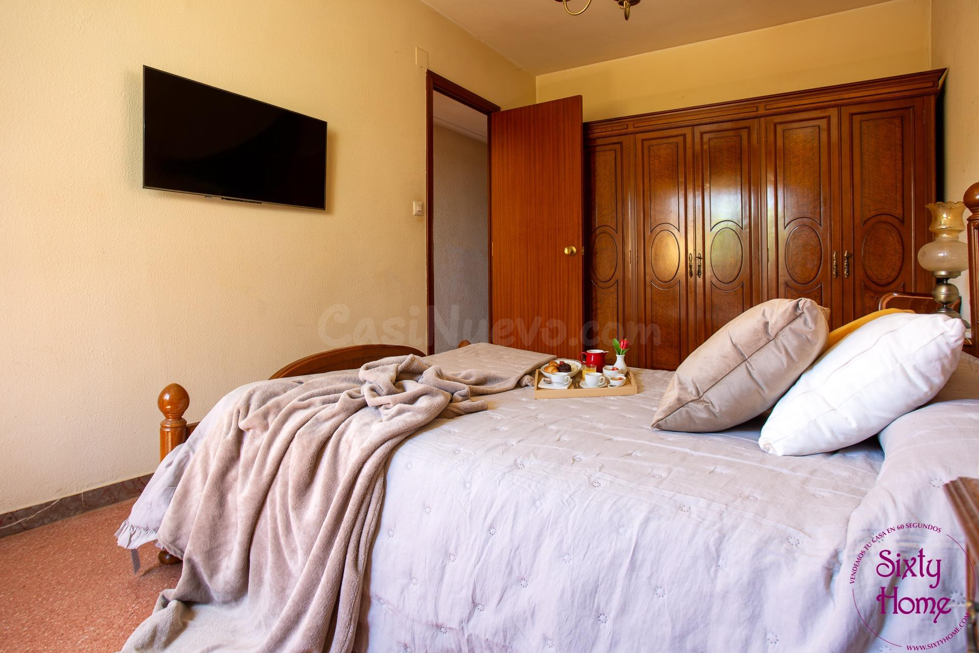 Piso de 4 dormitorios con terraza en Grañén - foto 4