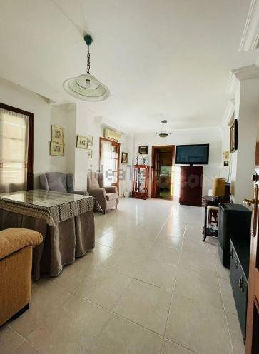 **SE ALQUILA CASA INDEPENDIENTE – CALLE MONTES CARLOS **