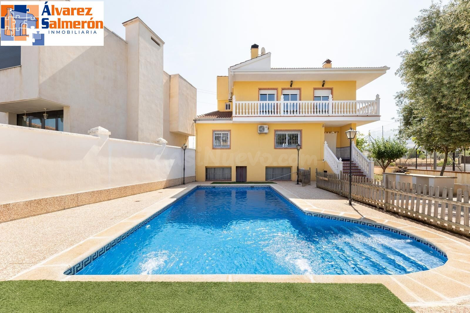 Amplio Chalet con piscina, pista deportiva y vistas en Ogíjares.
