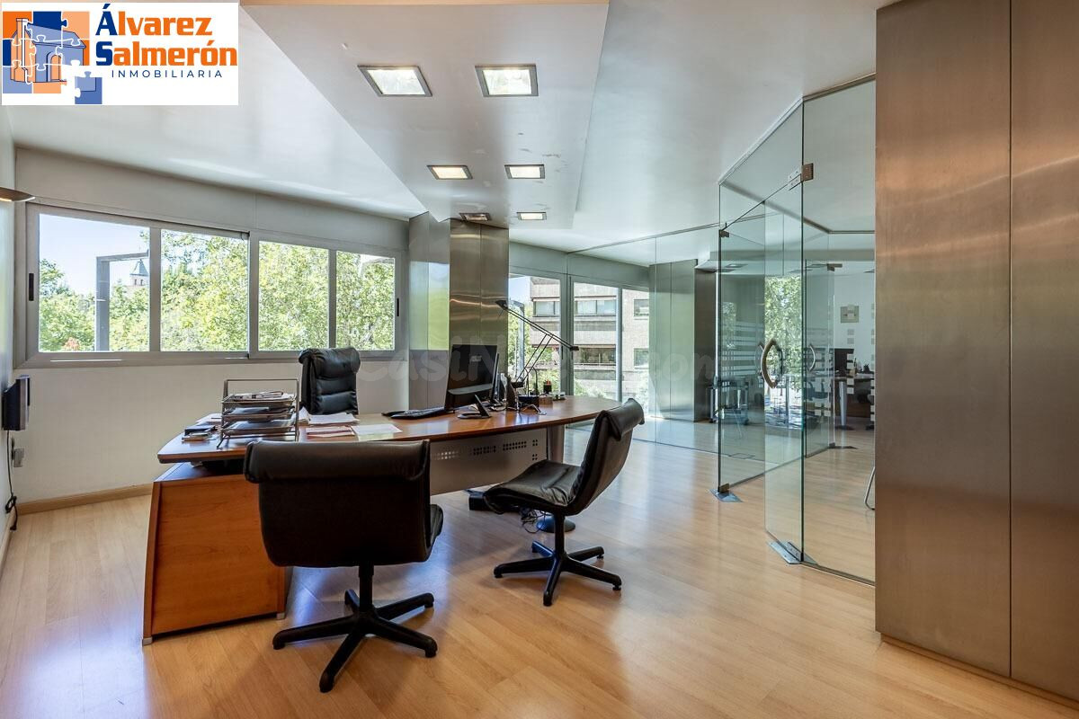 EXCLUSIVO INMUEBLE EN PLAZA DE CARRETAS, JUNTO AL EMBLEMÁTICO PASEO DEL SALÓN
