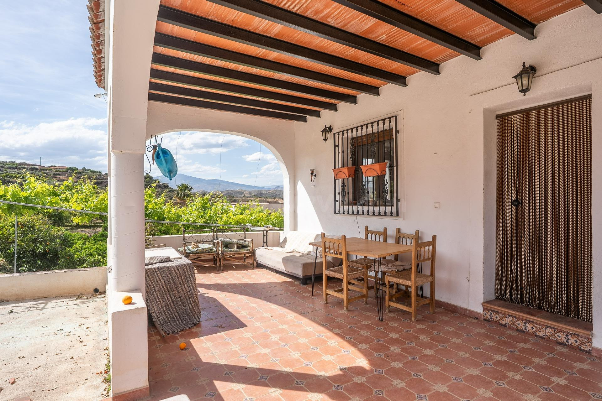 Casa con parcela en perfecto estado