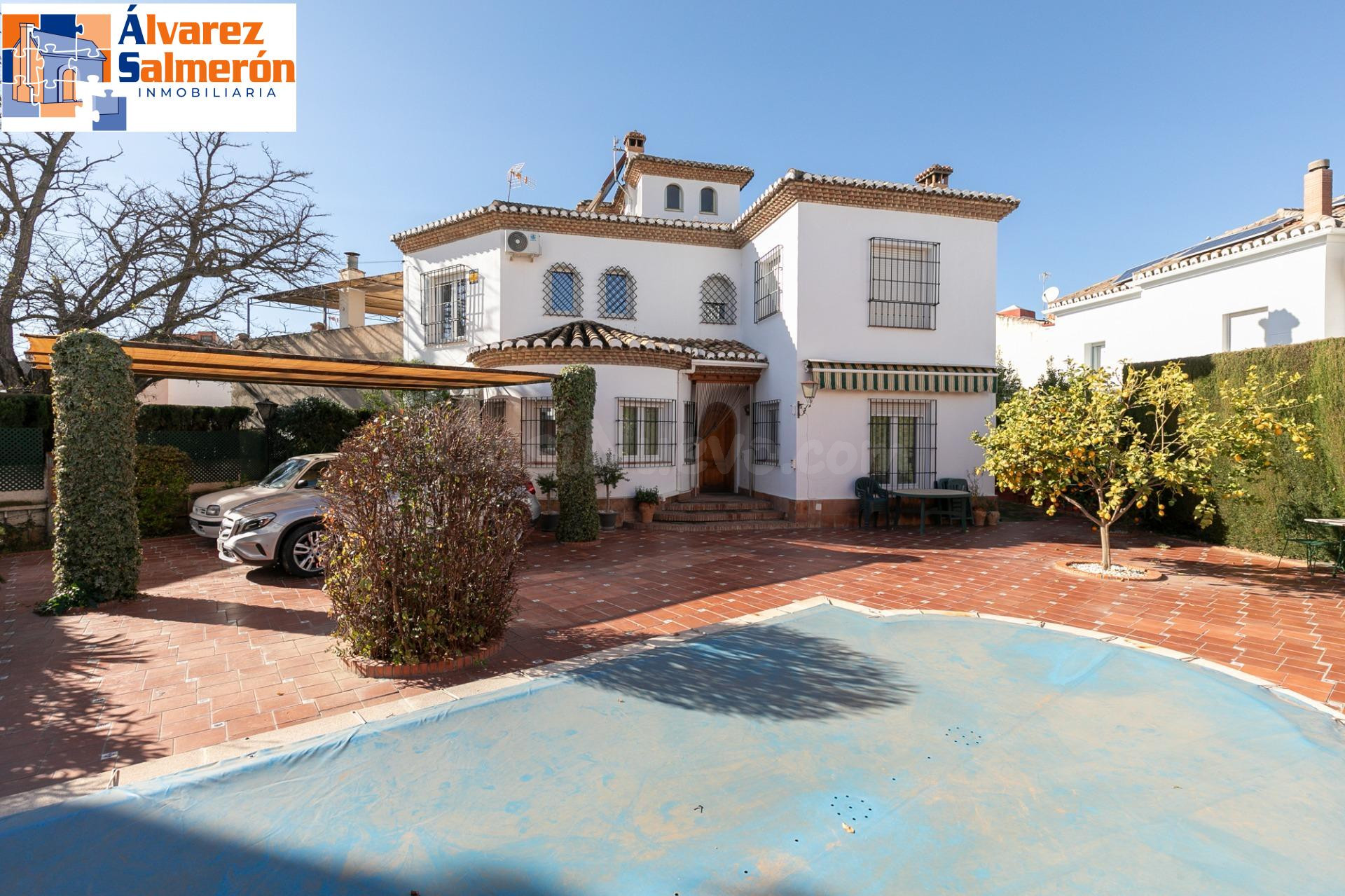 Chalet independiente con jardín y piscina - Vistas a Sierra Nevada