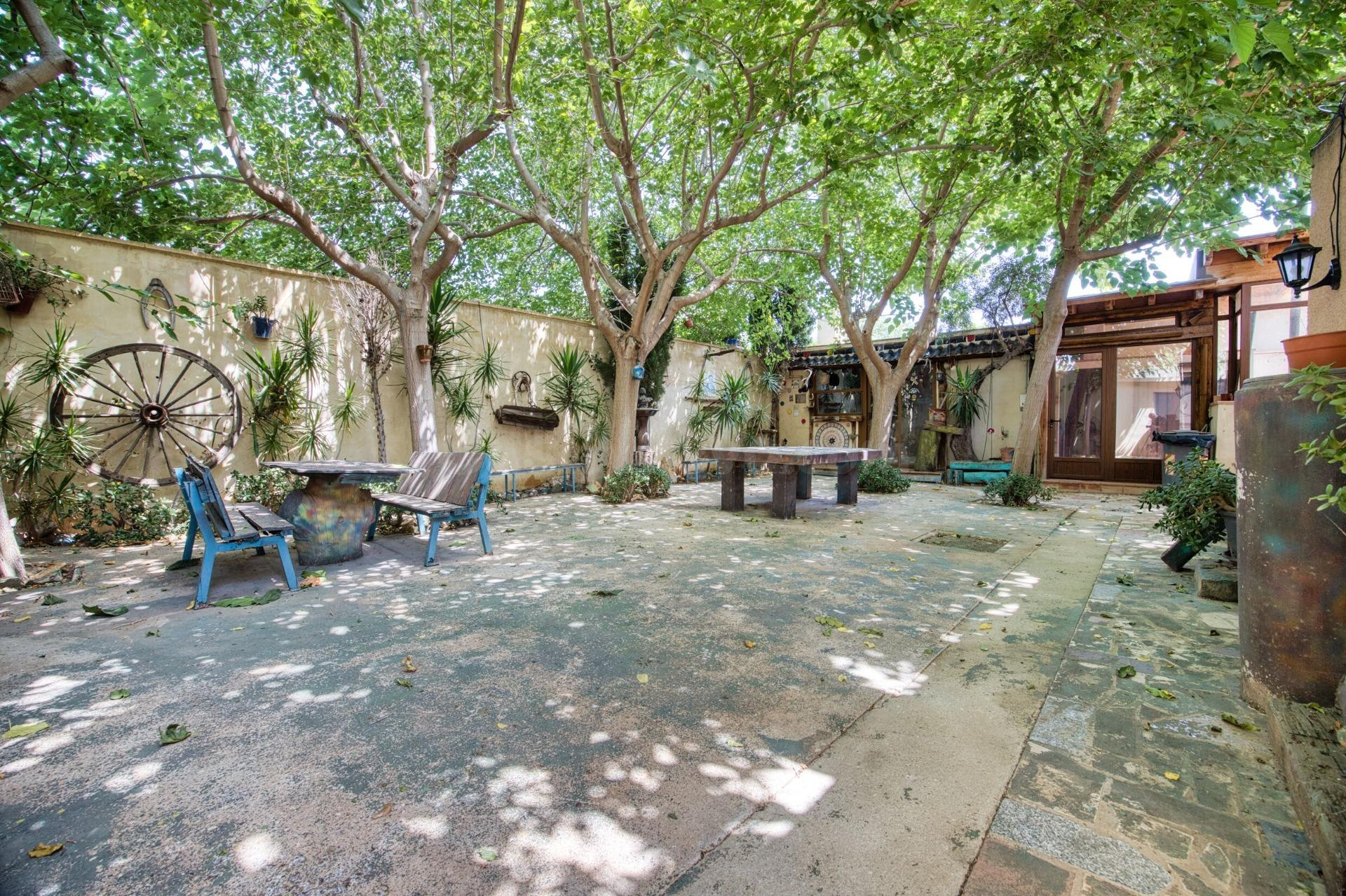 FINCA CON VIVIENDA Y MÚLTIPLES ESPACIOS EN MUTXAMEL