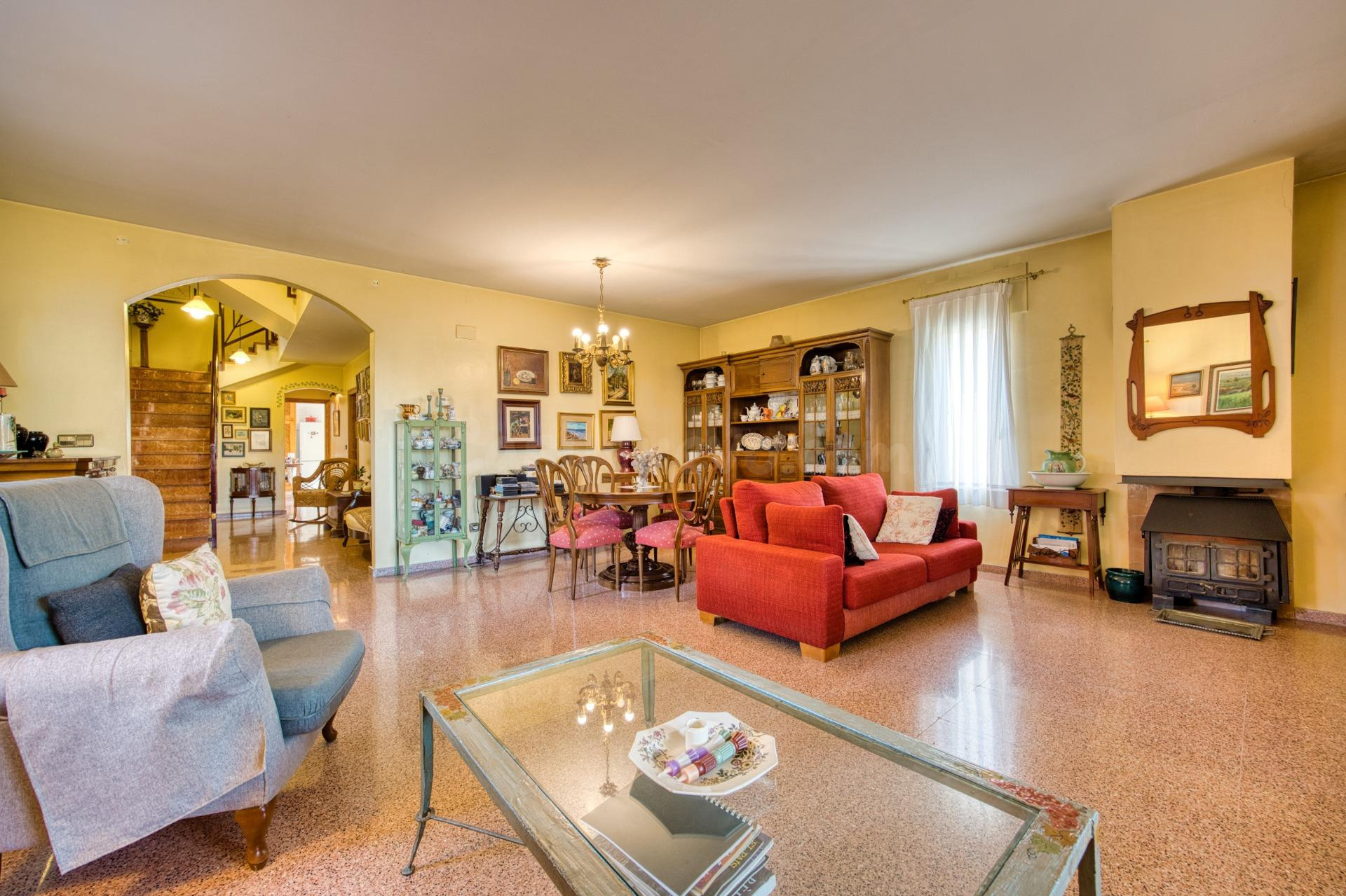 AMPLITUD Y PRIVACIDAD EN UNA CASA CON ENCANTO