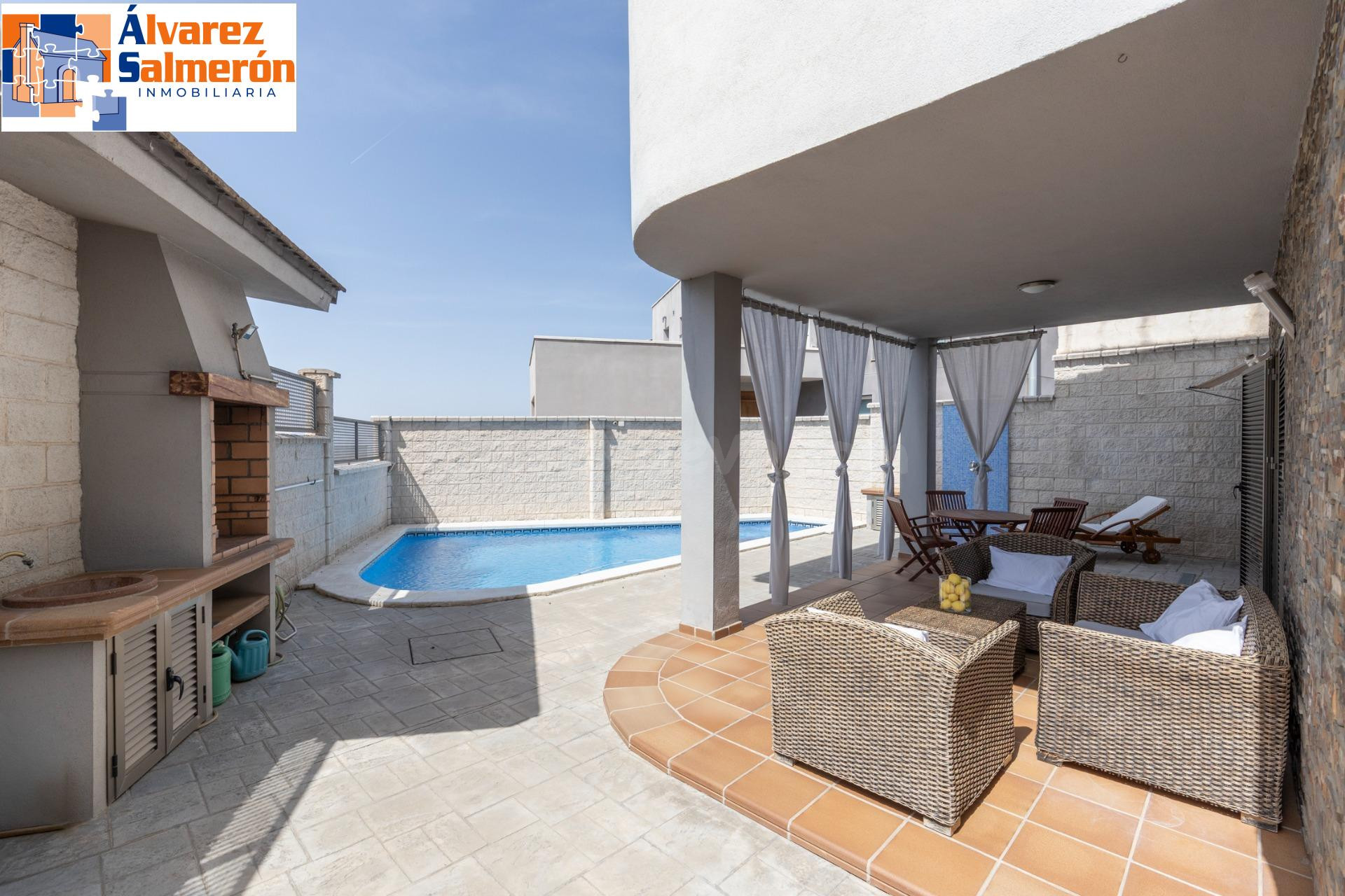 ¡ESPECTACULAR CHALET INDEPENDIENTE MODERNO CON PISCINA PRIVA - foto 2