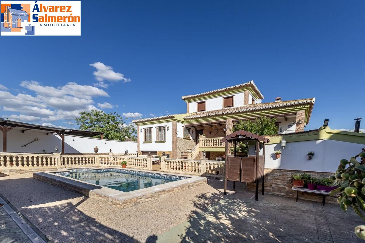 Chalet en Albolote.