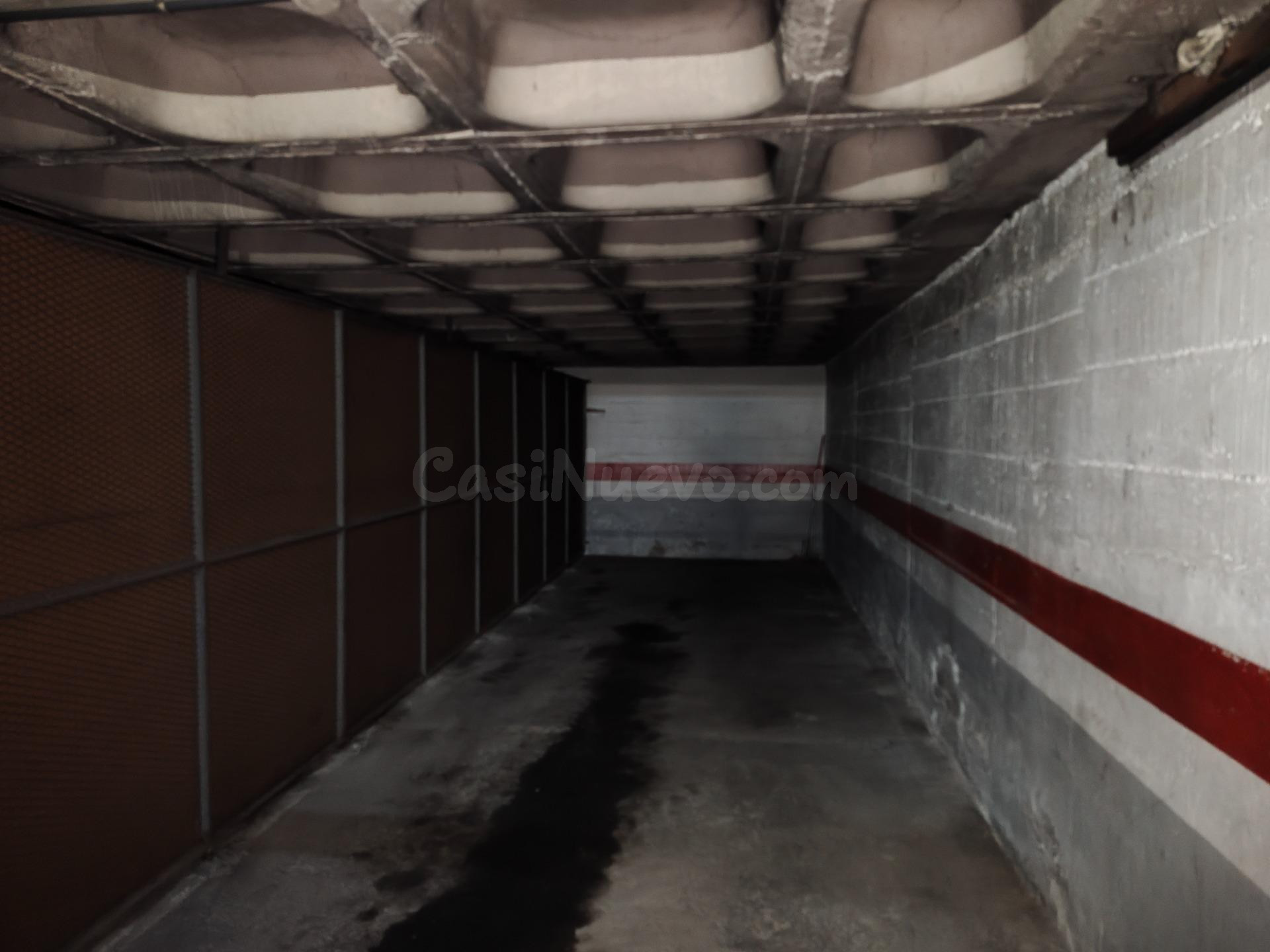 Amplia plaza de garaje cerrada para 2 coches en el Royal - foto 3