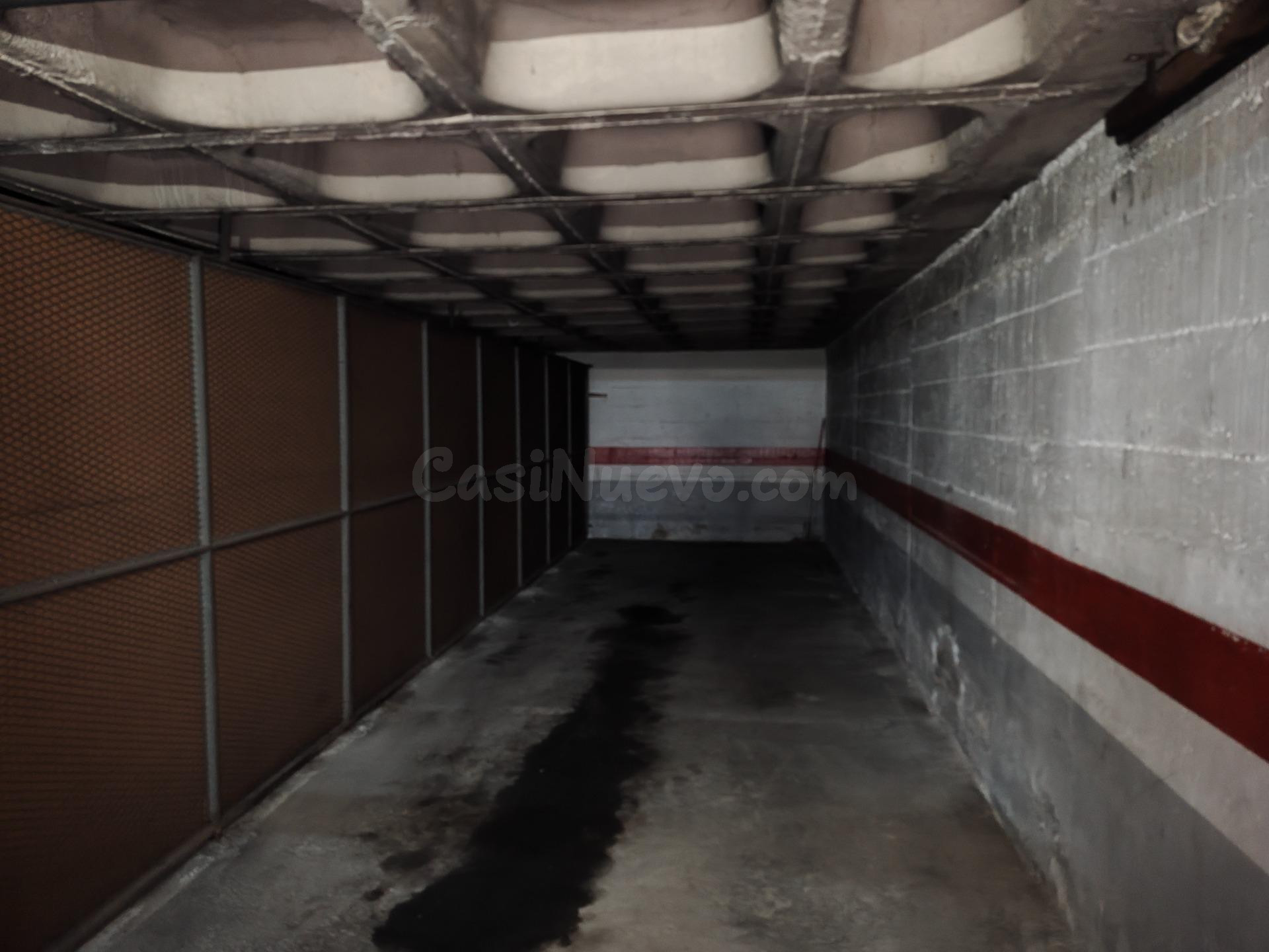 Amplia plaza de garaje cerrada para 2 coches en el Royal - foto 4
