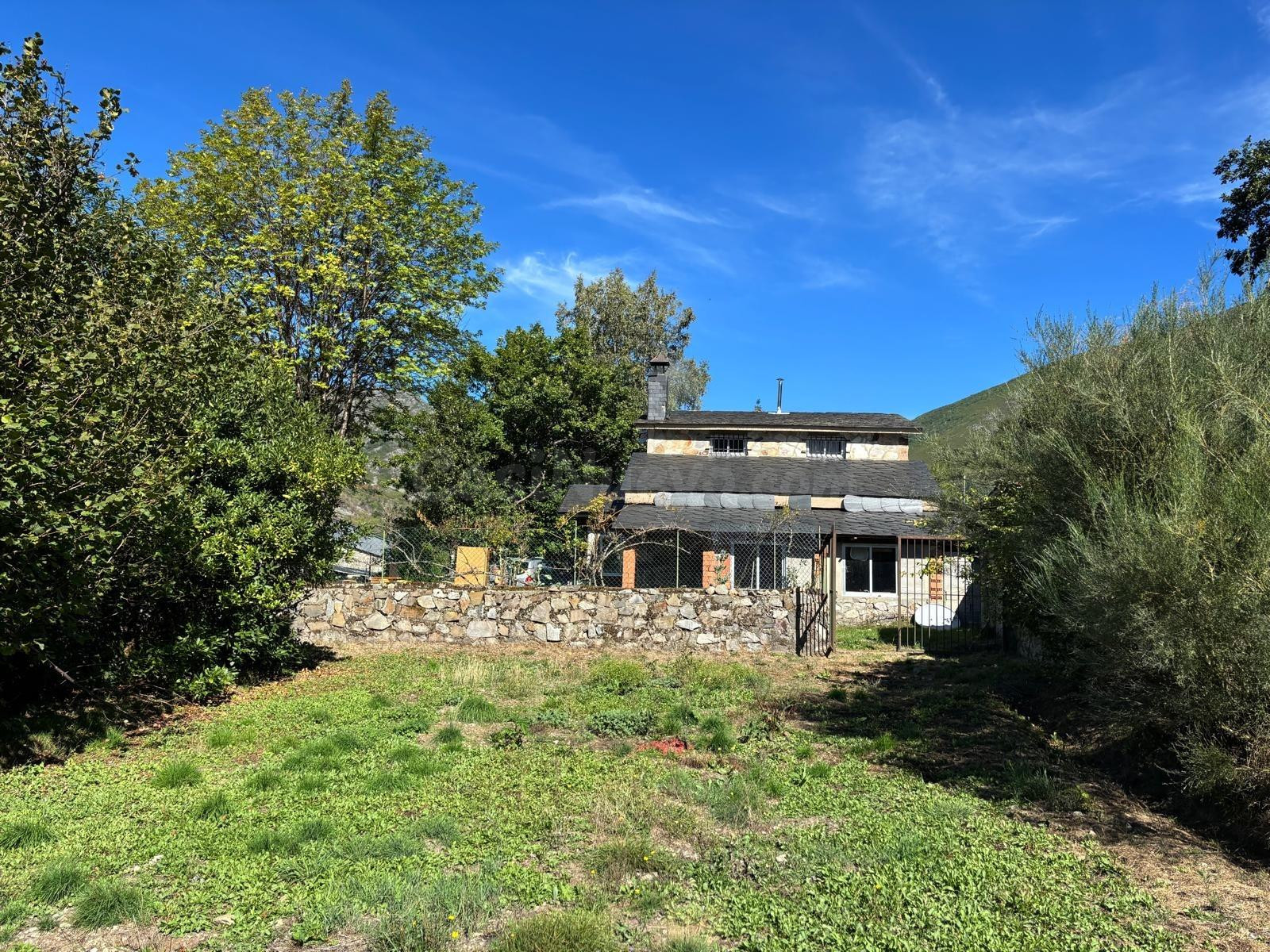 Venta de casa con finca en Valdeprado - foto 3
