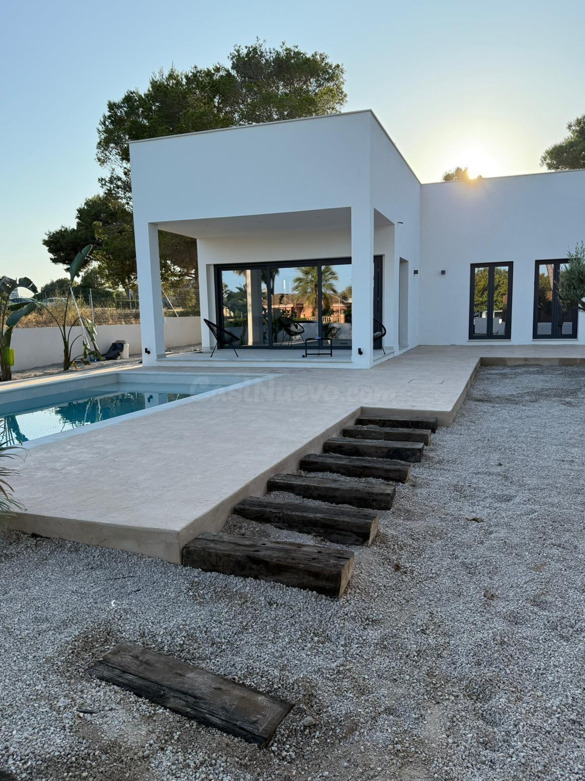 Casa moderna y amueblada con piscina privada en alquiler de  - foto 2