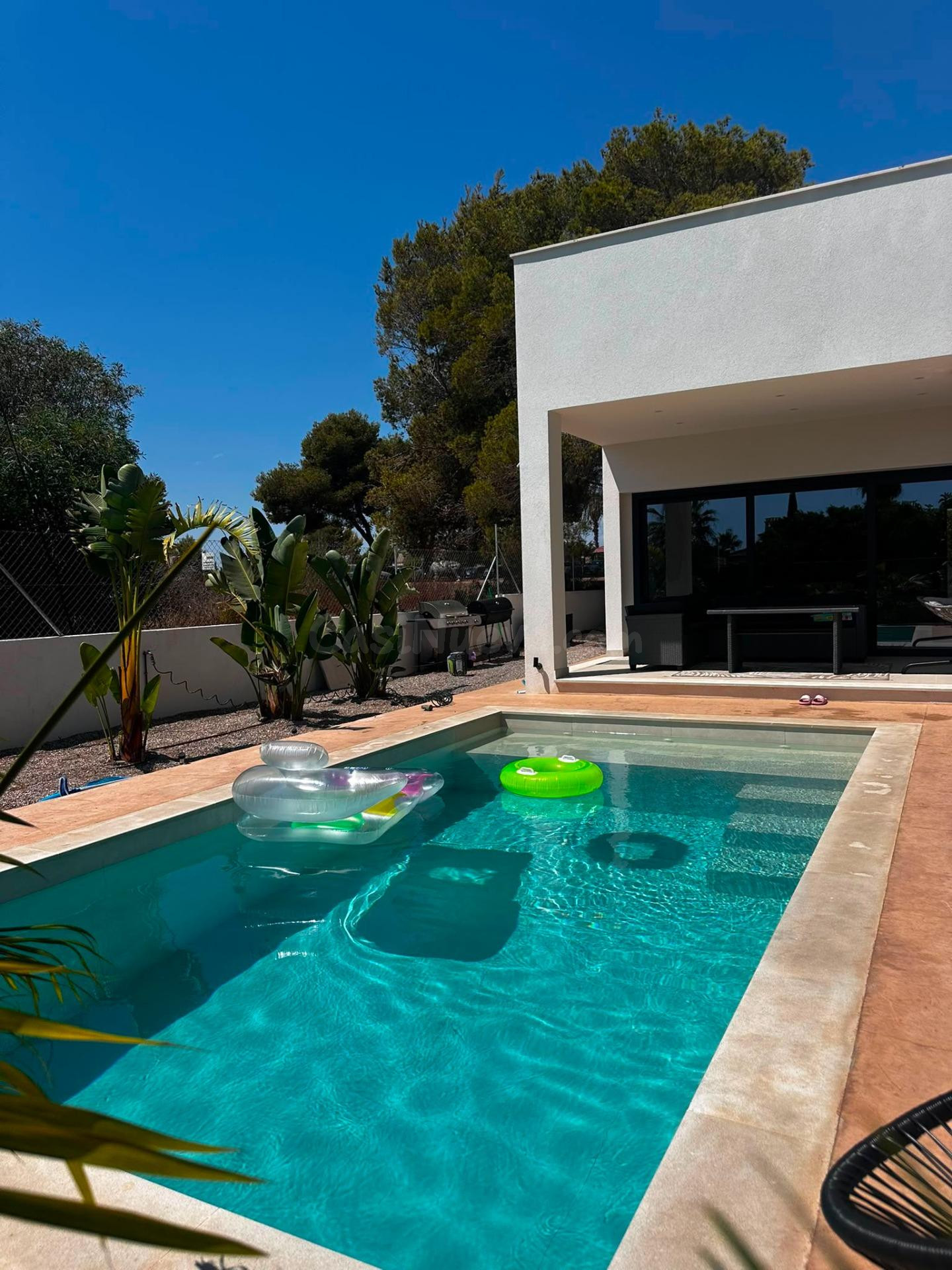 Casa moderna y amueblada con piscina privada en alquiler de  - foto 3