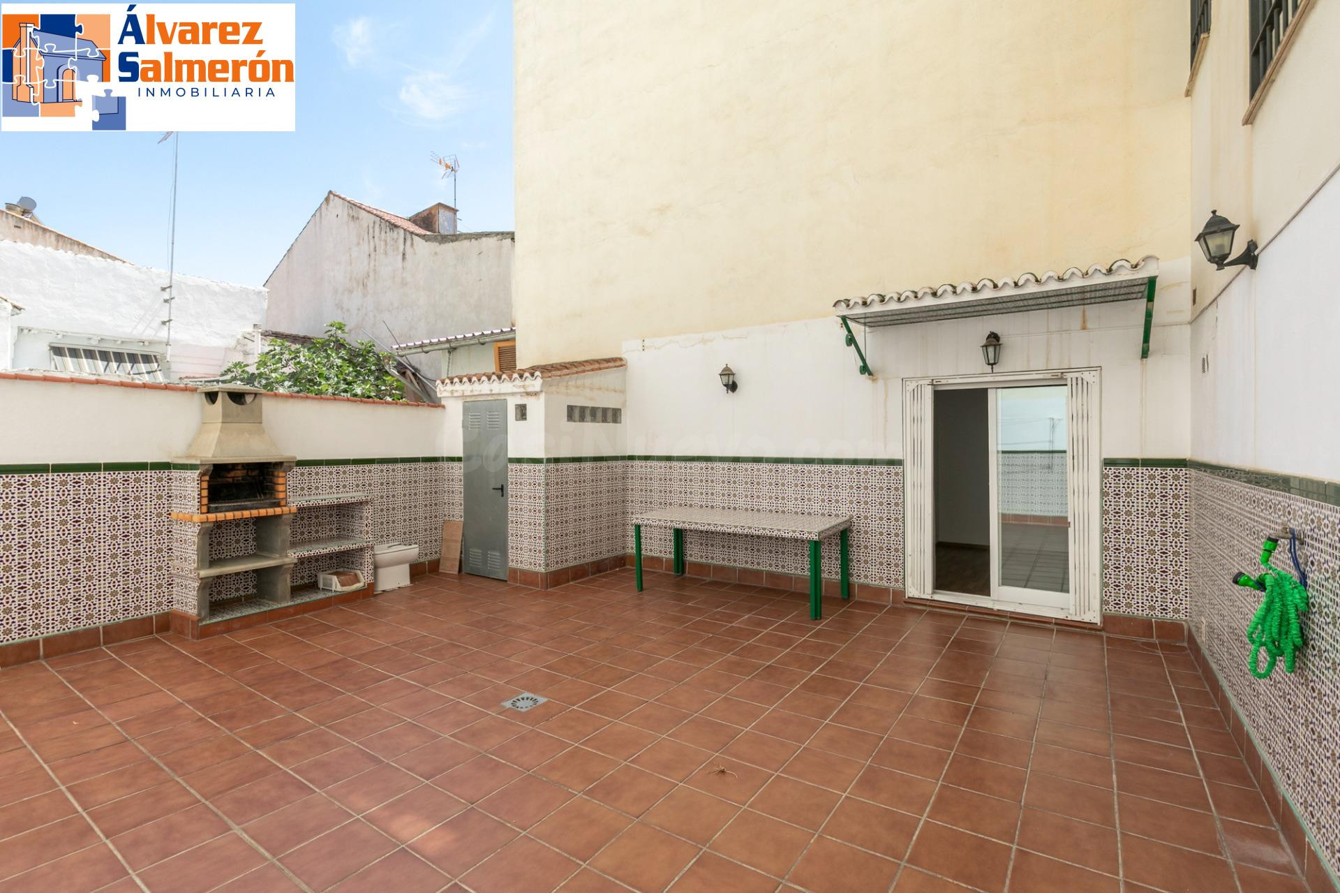 PISO EN VENTA EN ARMILLA CENTRO | 2 DORMITORIOS | GRAN PATIO PRIVADO DE 46 M2