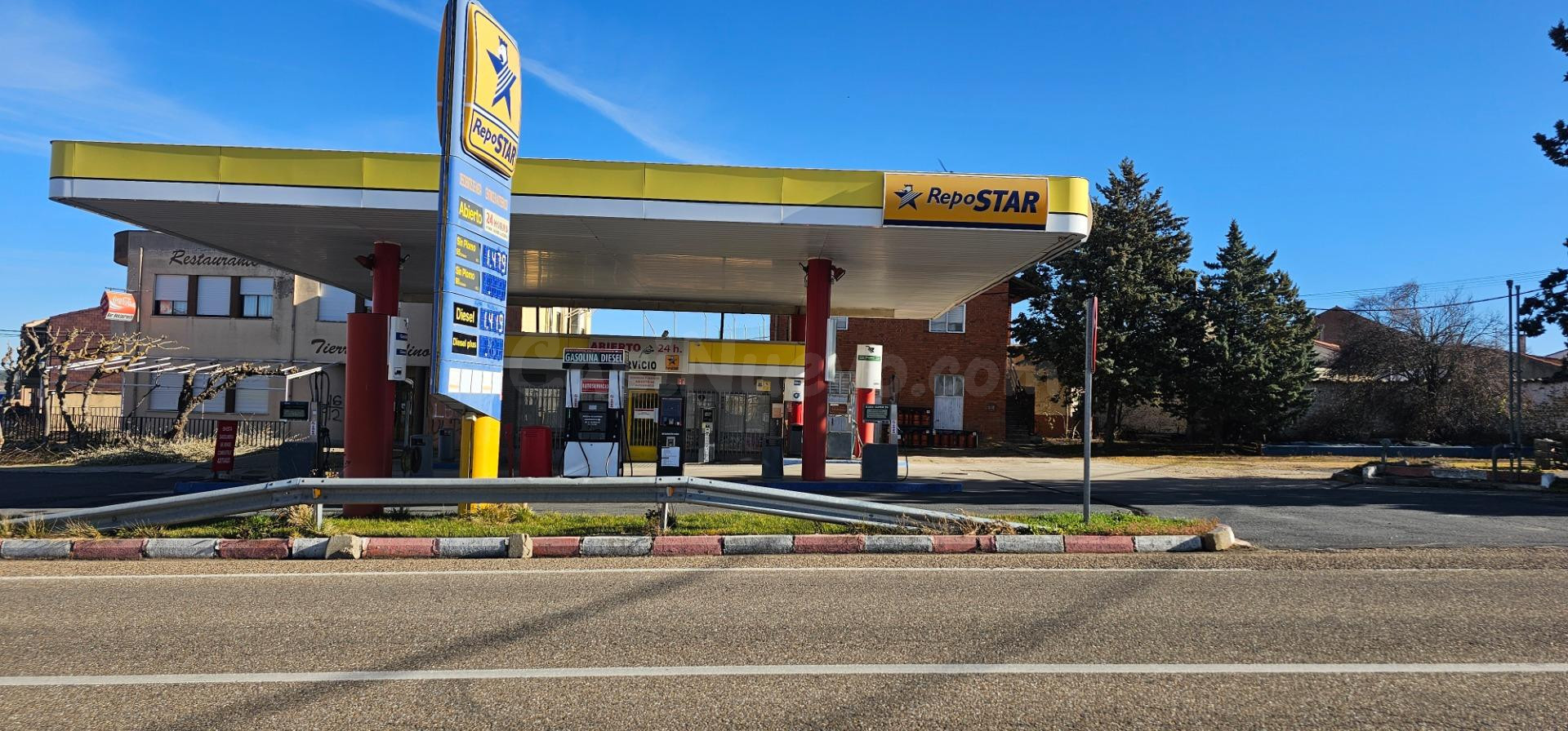 Gasolinera 3 habitaciones 1700m² en venta - Castilla y leon - foto 2