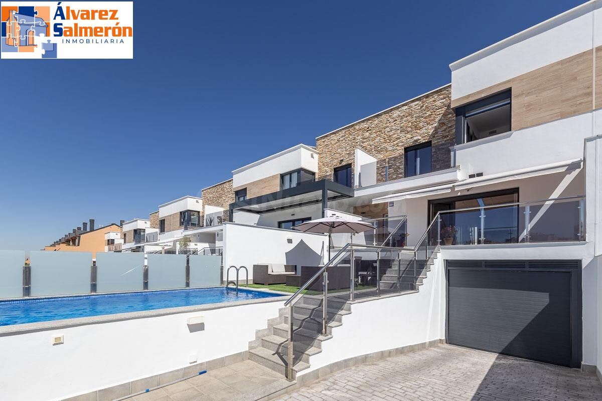 Vivienda de lujo en Urbanización SERRALLO HILLS.