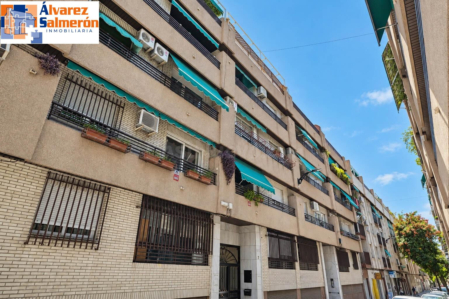 Impresionante Vivienda de Lujo con Diseño Moderno y Comodidades Exclusivas