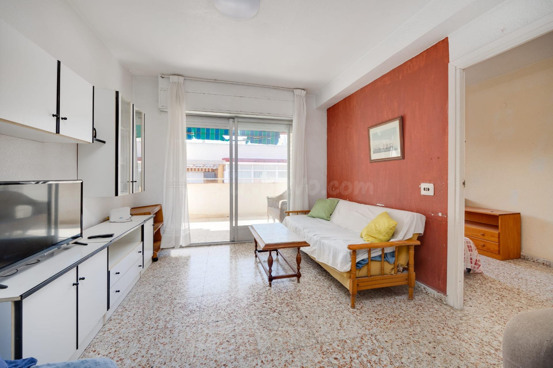 Ático con gran terraza y vistas laterales al mar – Excelente ubicación