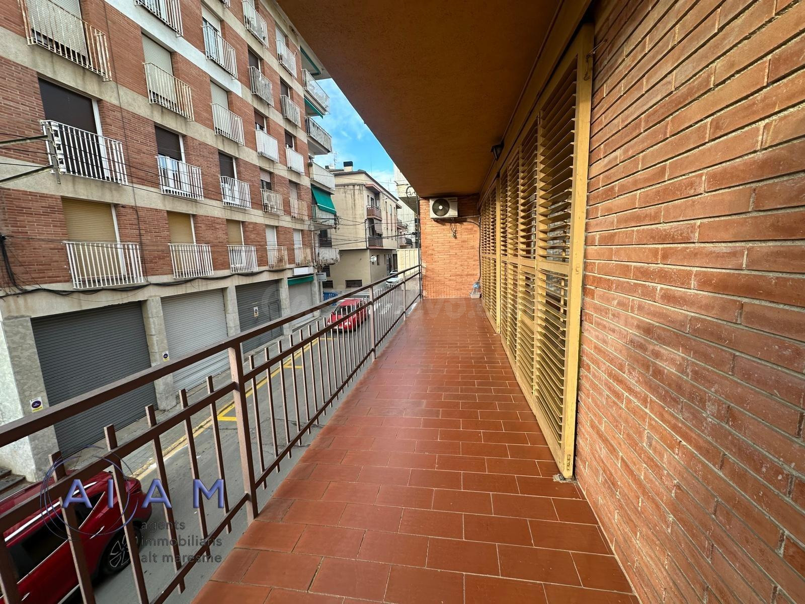 Edificio con local y 2 viviendas en Tordera