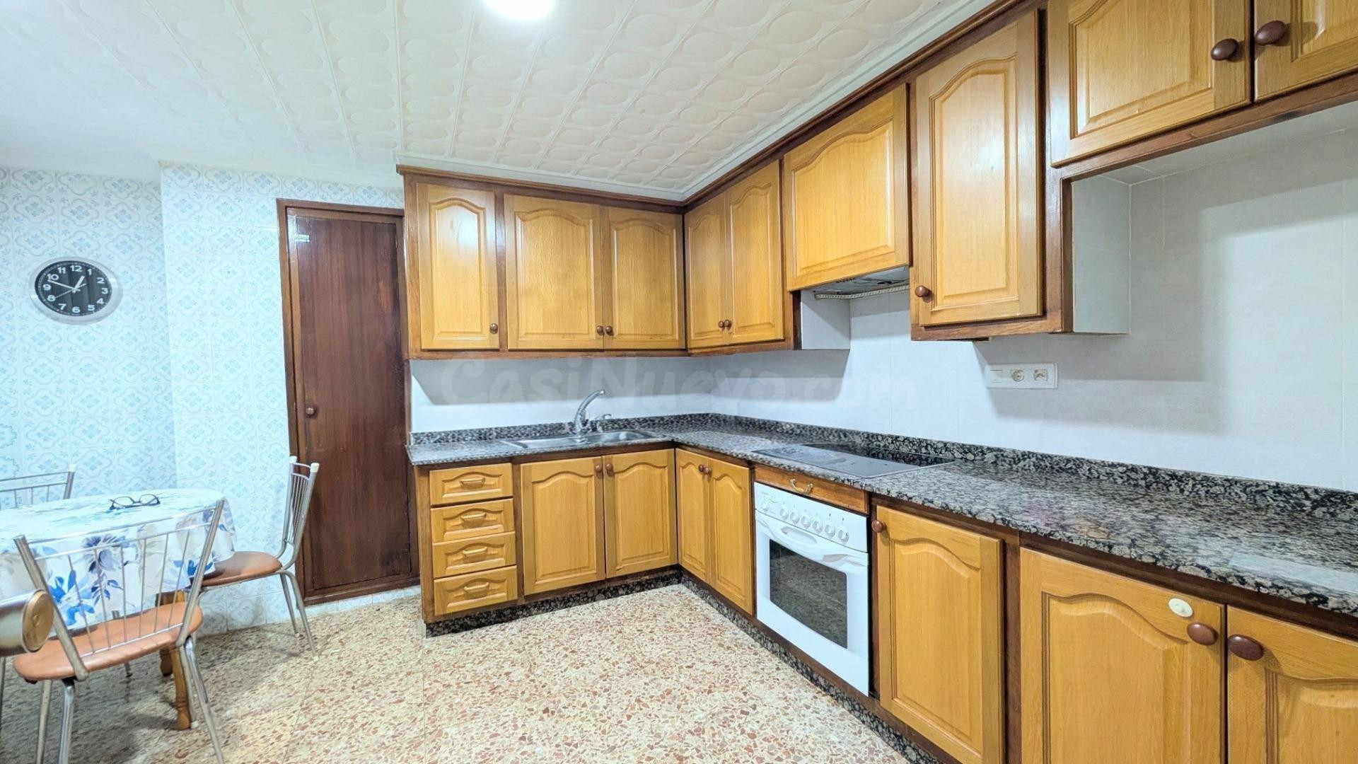¡AMPLIO PISO, 130 M2, CON BALCÓN, ASCENSOR, 4 DORMITORIOS, O - foto 2