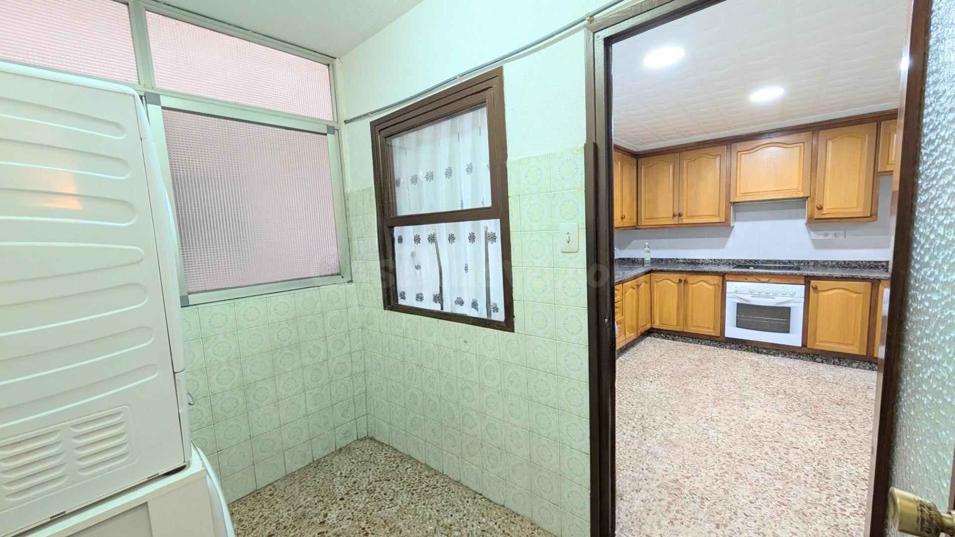 ¡AMPLIO PISO, 130 M2, CON BALCÓN, ASCENSOR, 4 DORMITORIOS, O - foto 3