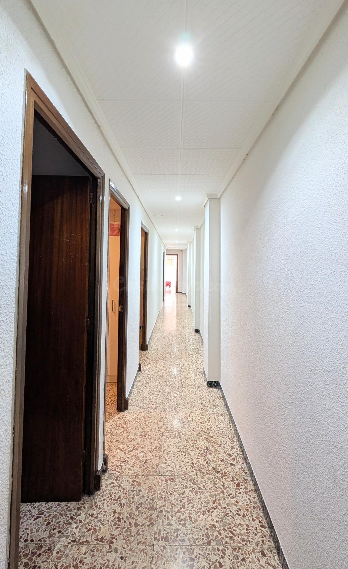 ¡AMPLIO PISO, 130 M2, CON BALCÓN, ASCENSOR, 4 DORMITORIOS, O - foto 5